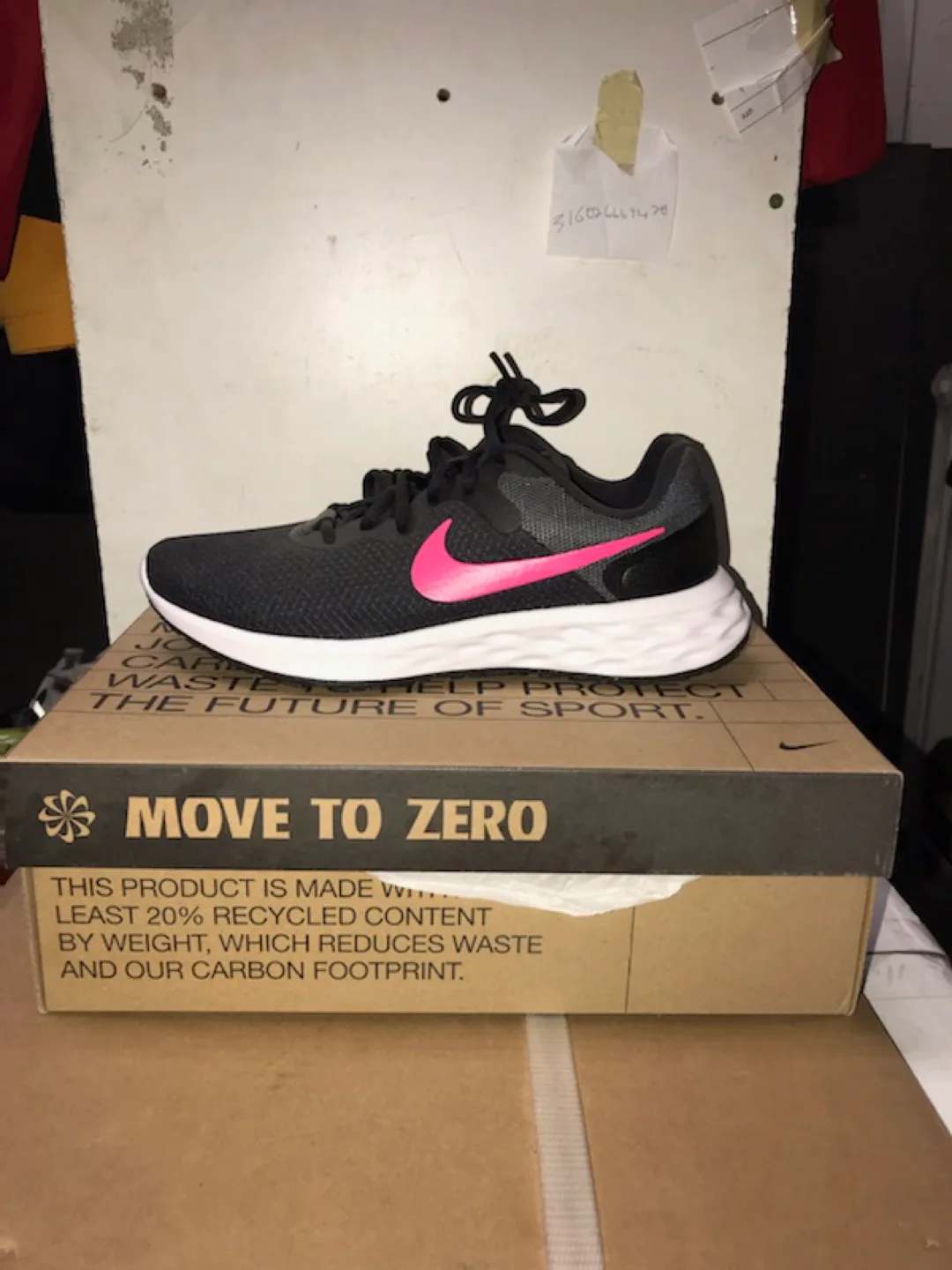 NIKE REVOLUTION - Women’s Size 6 NN image indicator(2)