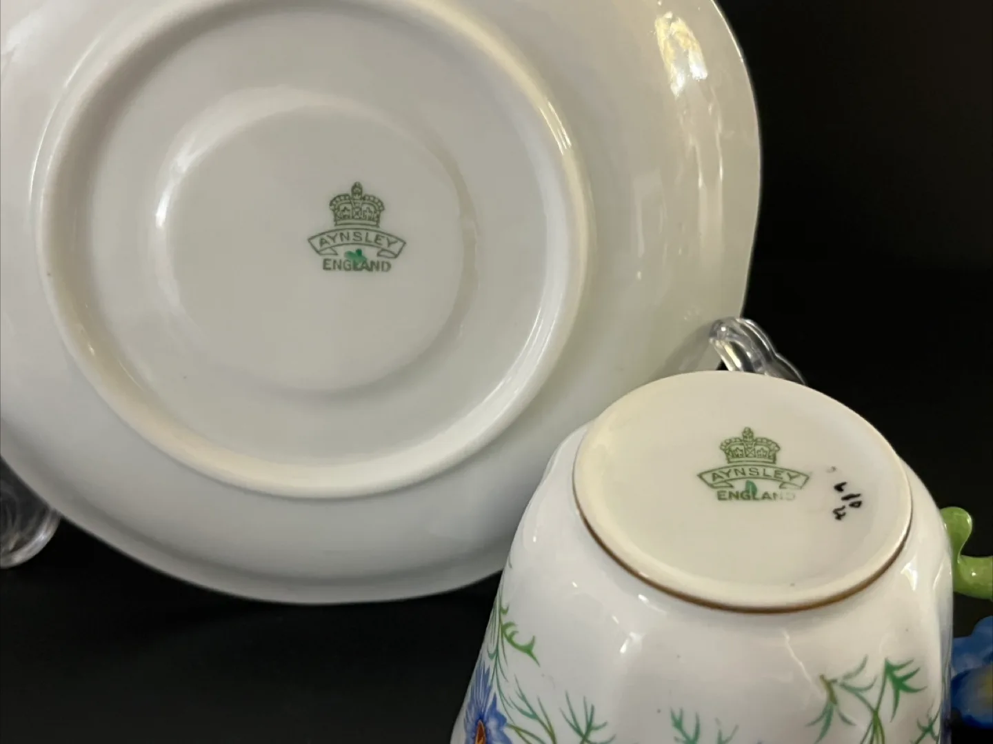 Aynsley England Teacup and Saucer Set 🇨🇦 image indicator(2)