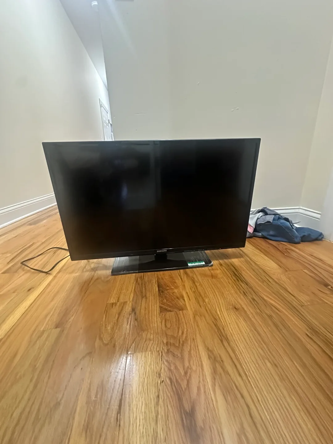 32inch Samsung TV - Not Smart thumbnail