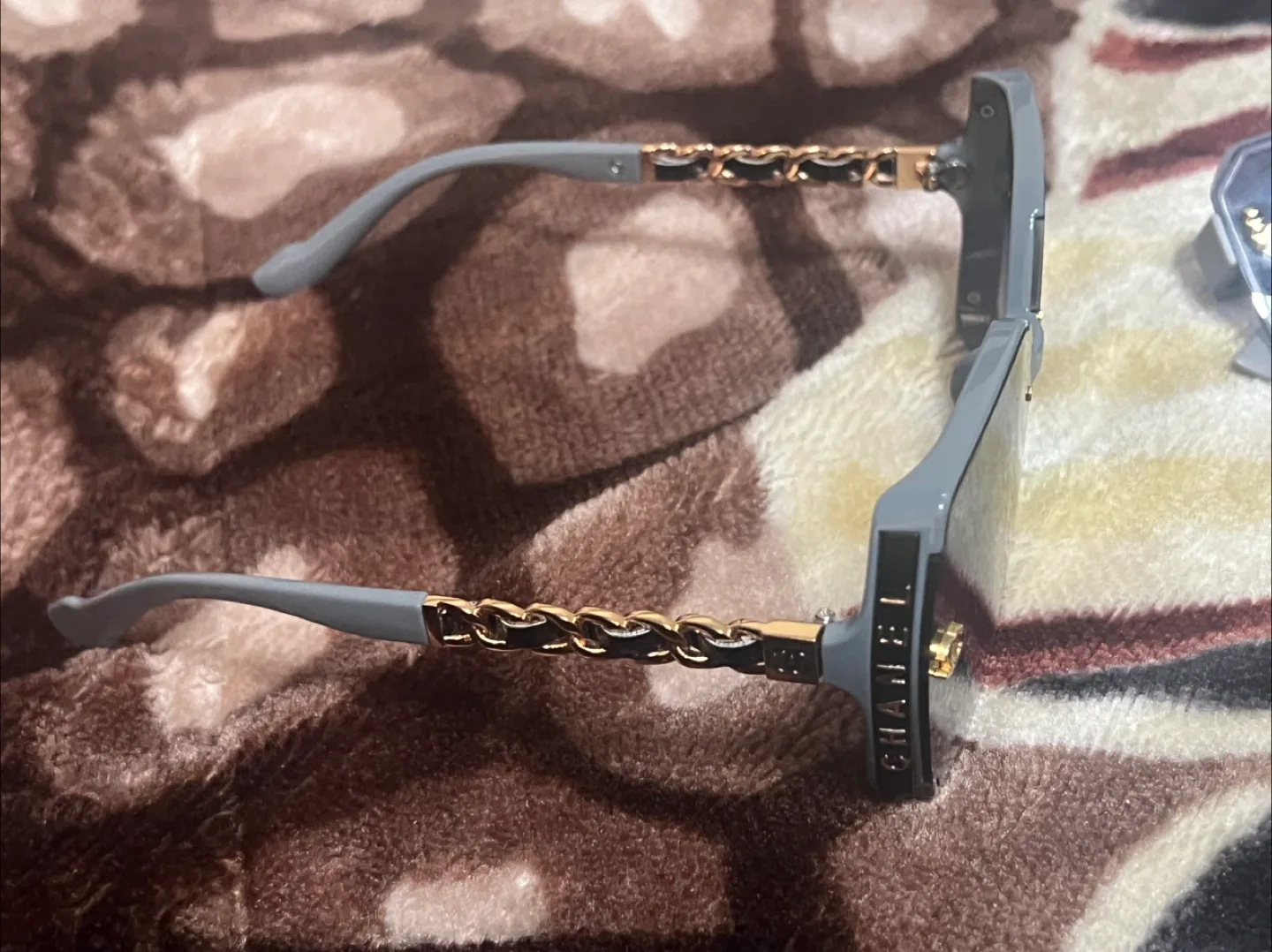 Chanel Sunglasses image indicator(2)