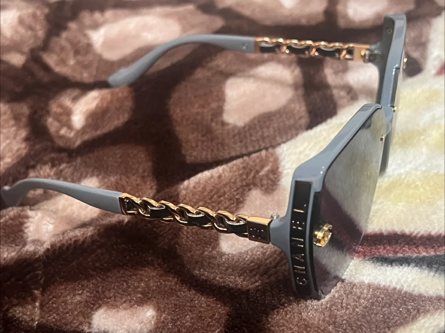 Chanel Sunglasses image indicator(3)