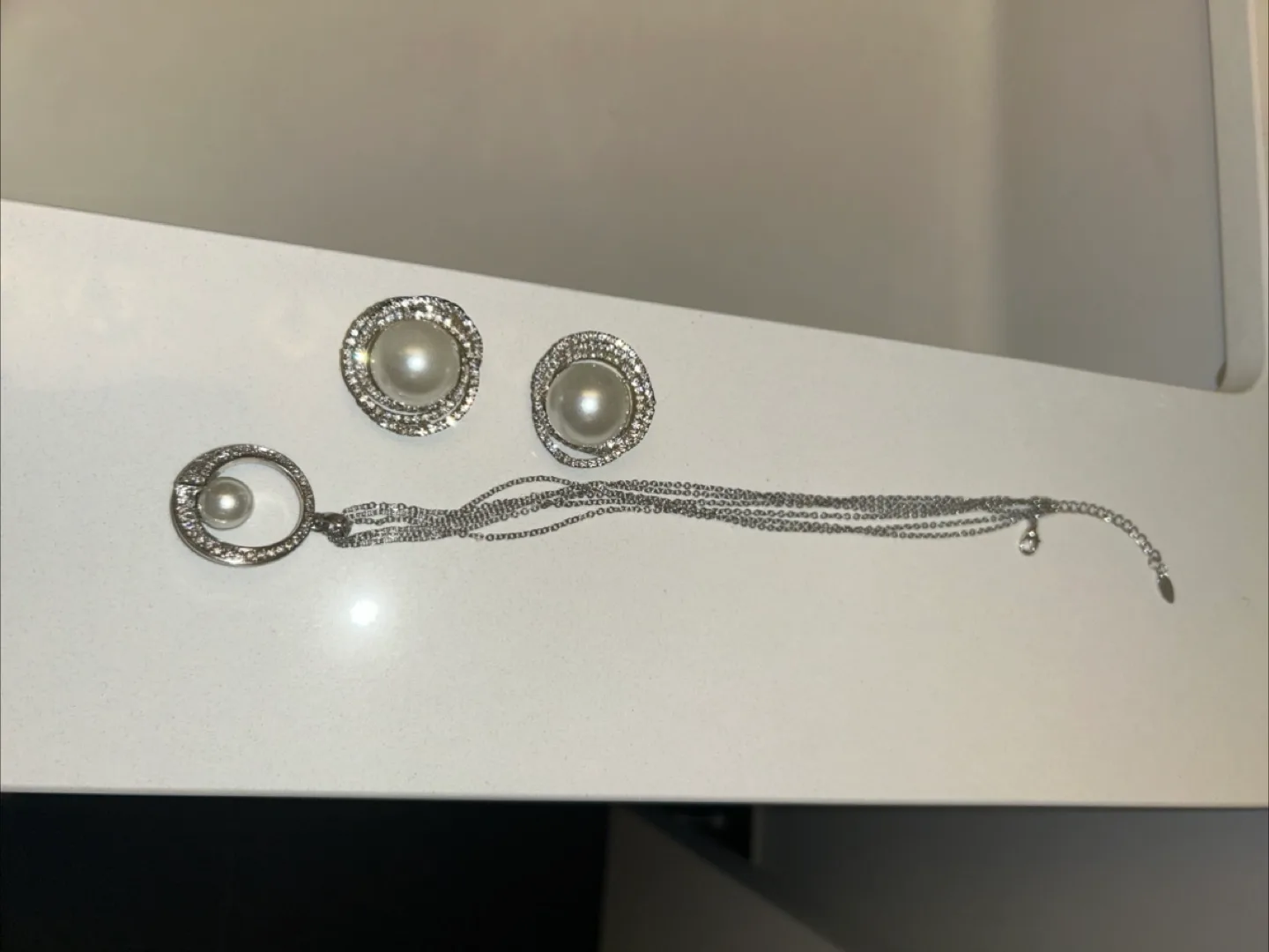 Pearl Necklace & Earring Set image indicator(3)