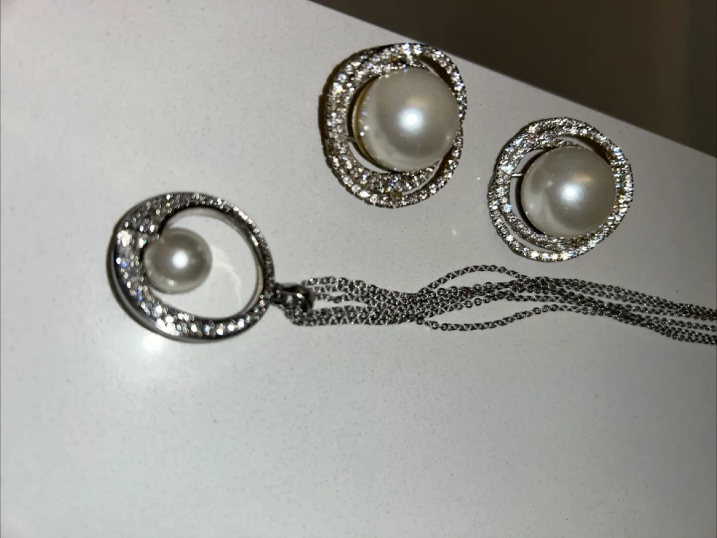 Pearl Necklace & Earring Set image indicator(2)