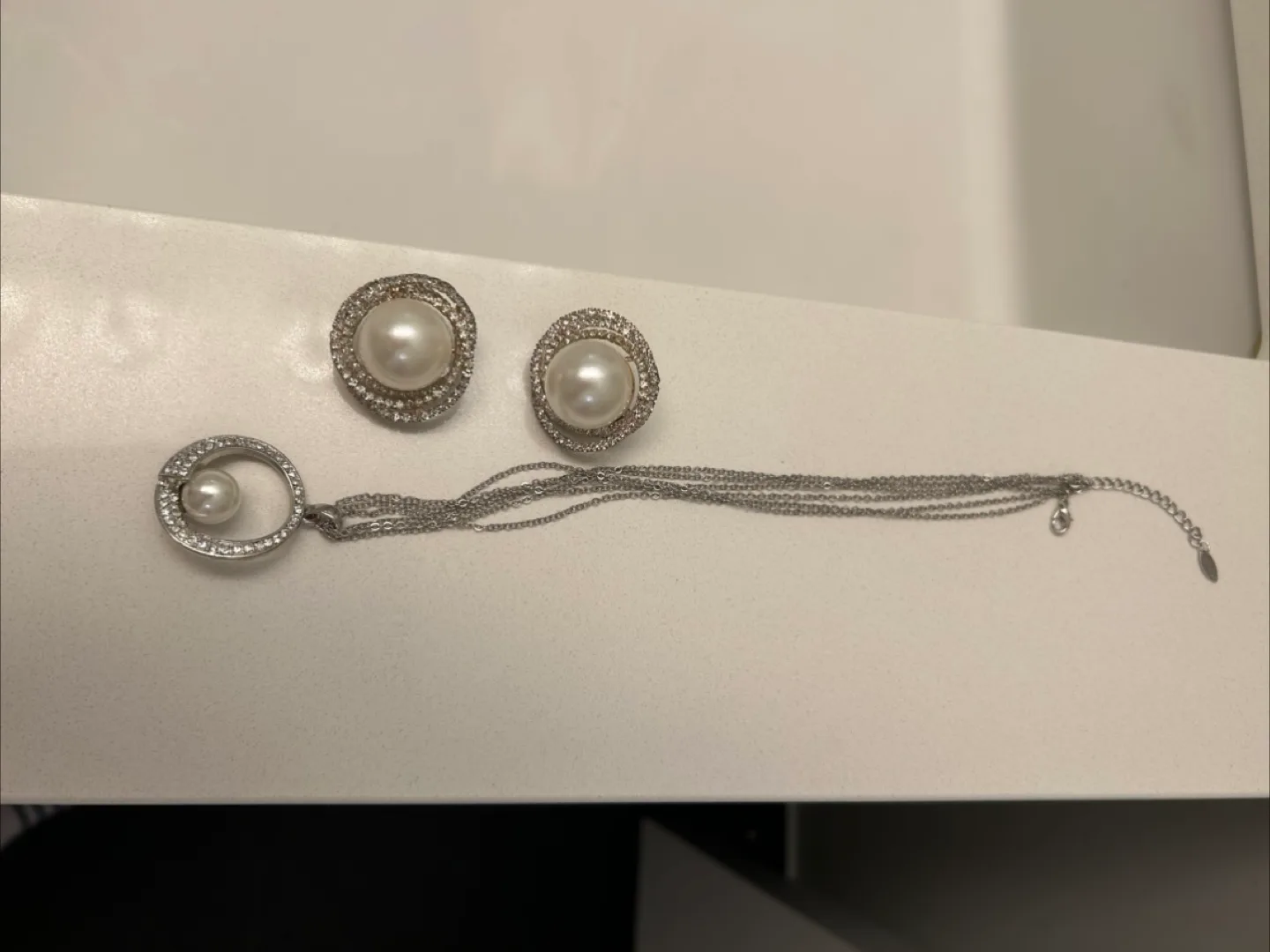 Pearl Necklace & Earring Set image indicator(4)