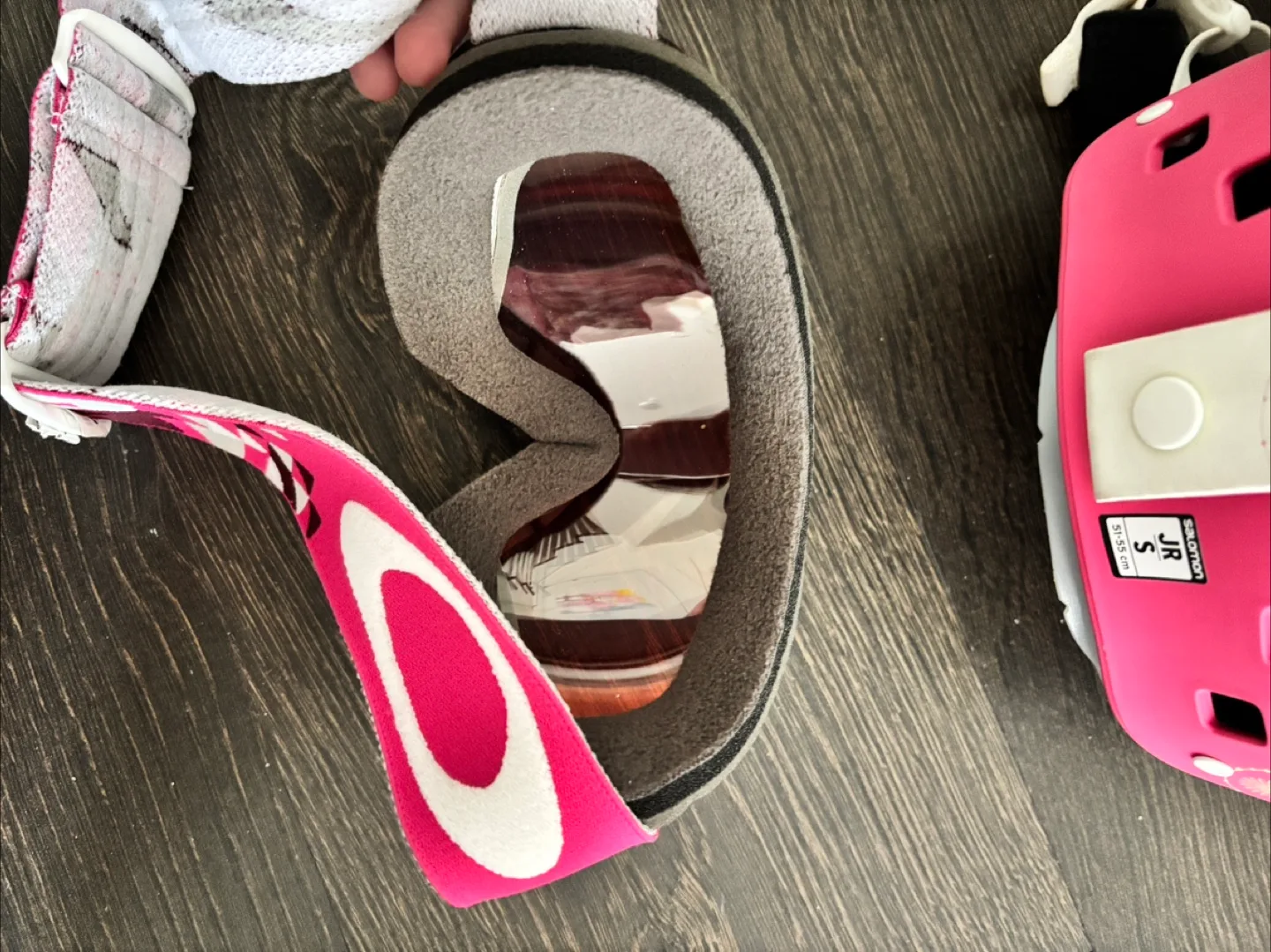 Salomon JR Ski Helmet and Oakley Ski Goggle image indicator(7)