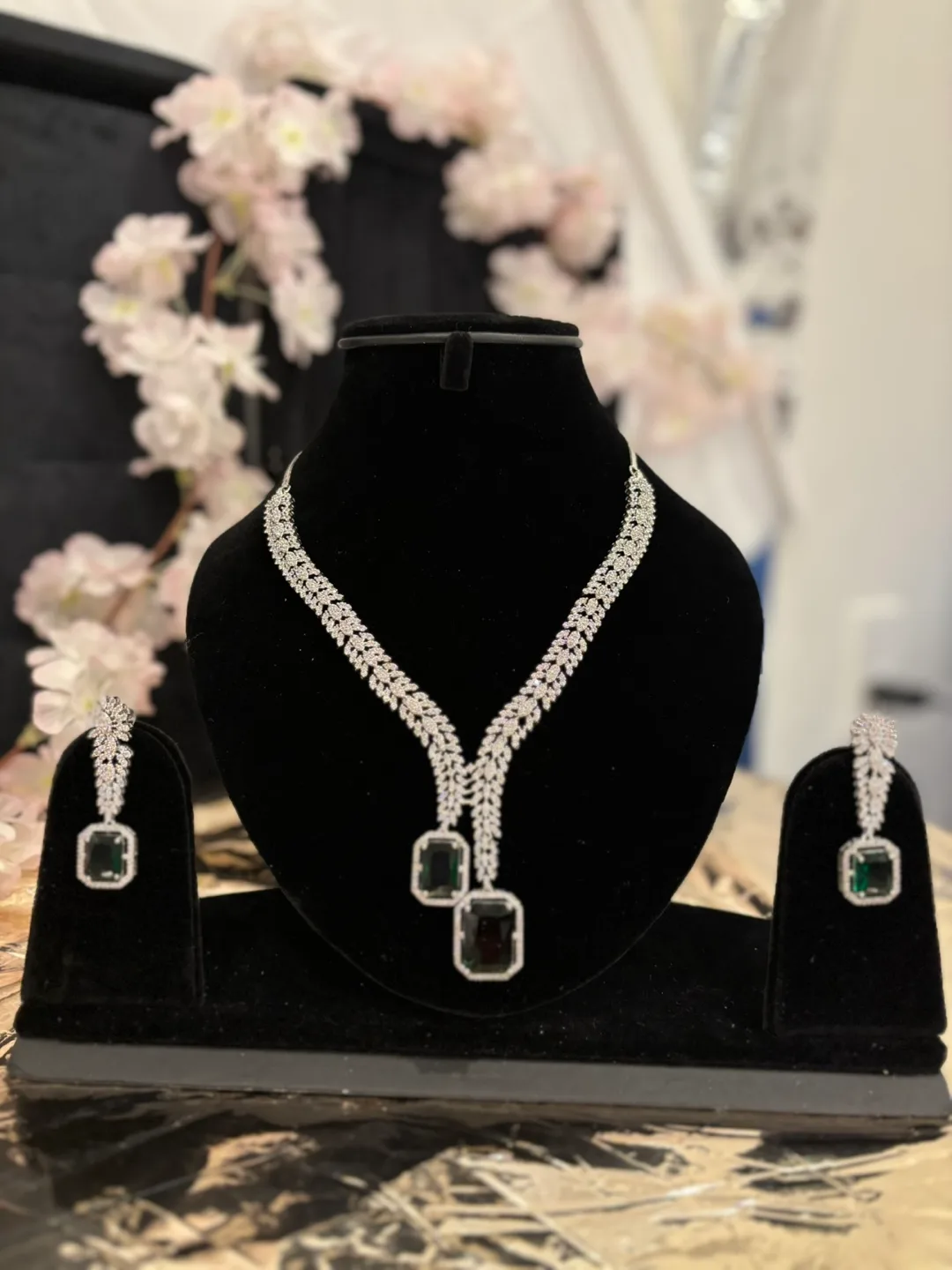 Emerald Green & Silver Necklace and Earring Set image indicator(2)