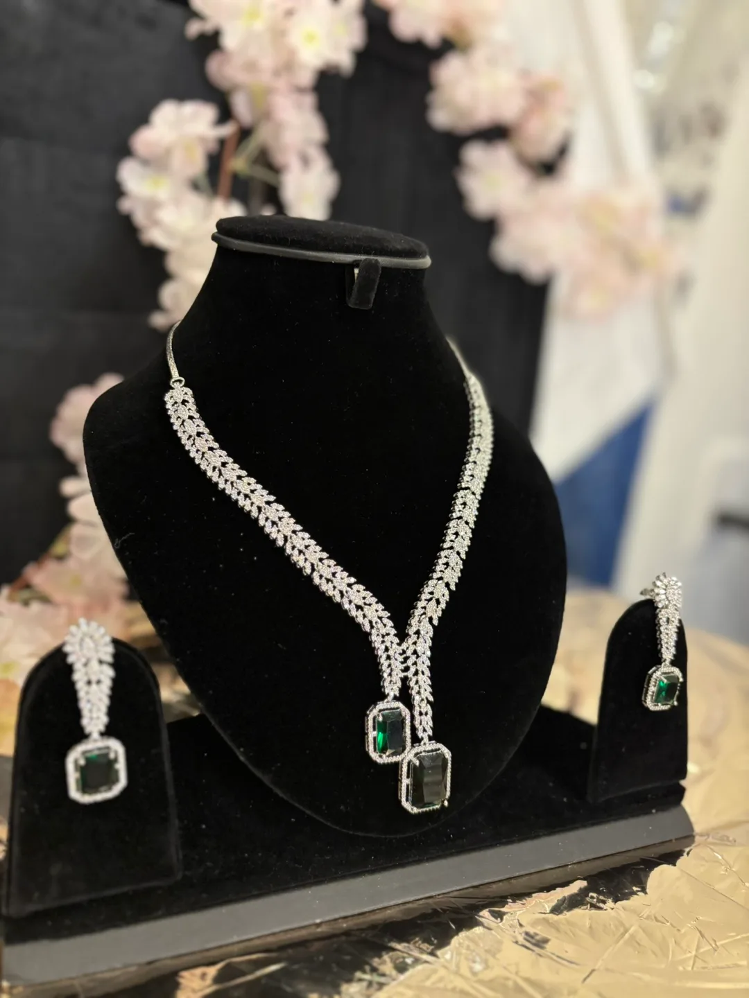 Emerald Green & Silver Necklace and Earring Set image indicator(4)