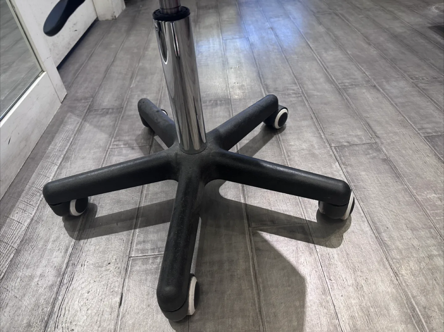 Black Saddle Stool image indicator(6)