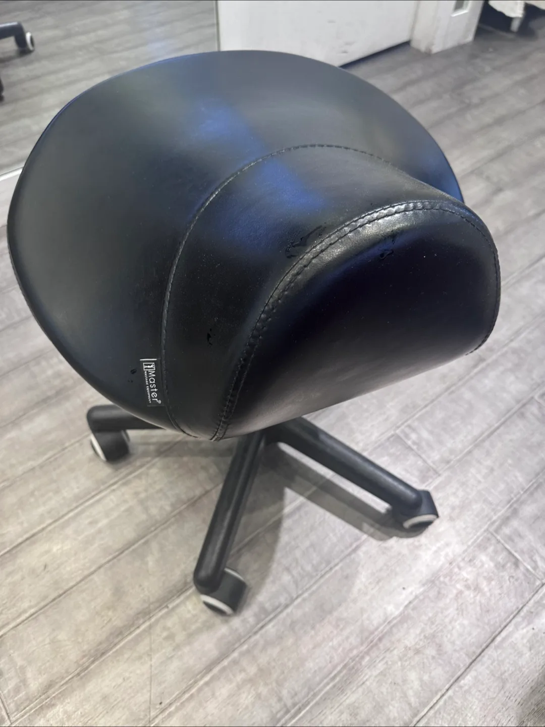 Black Saddle Stool image indicator(7)