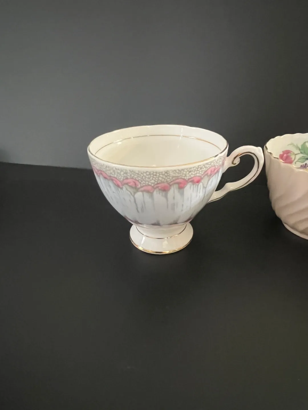 Set of 3 Vintage Tea Cups image indicator(4)