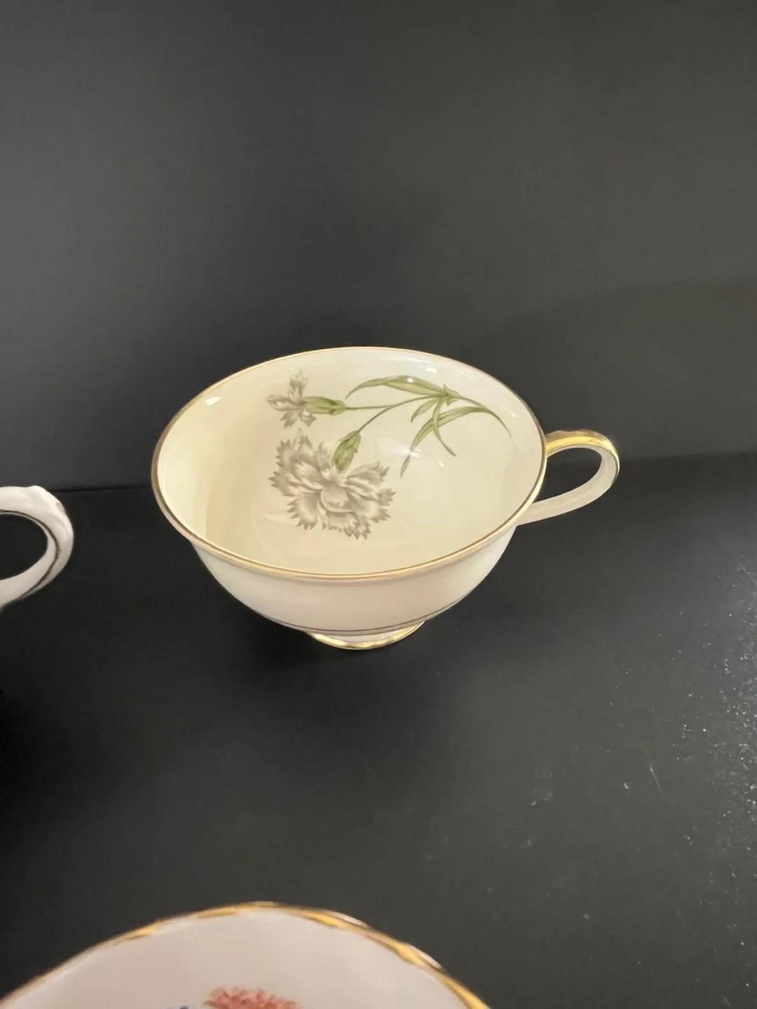 Set of 3 Vintage Tea Cups image indicator(6)
