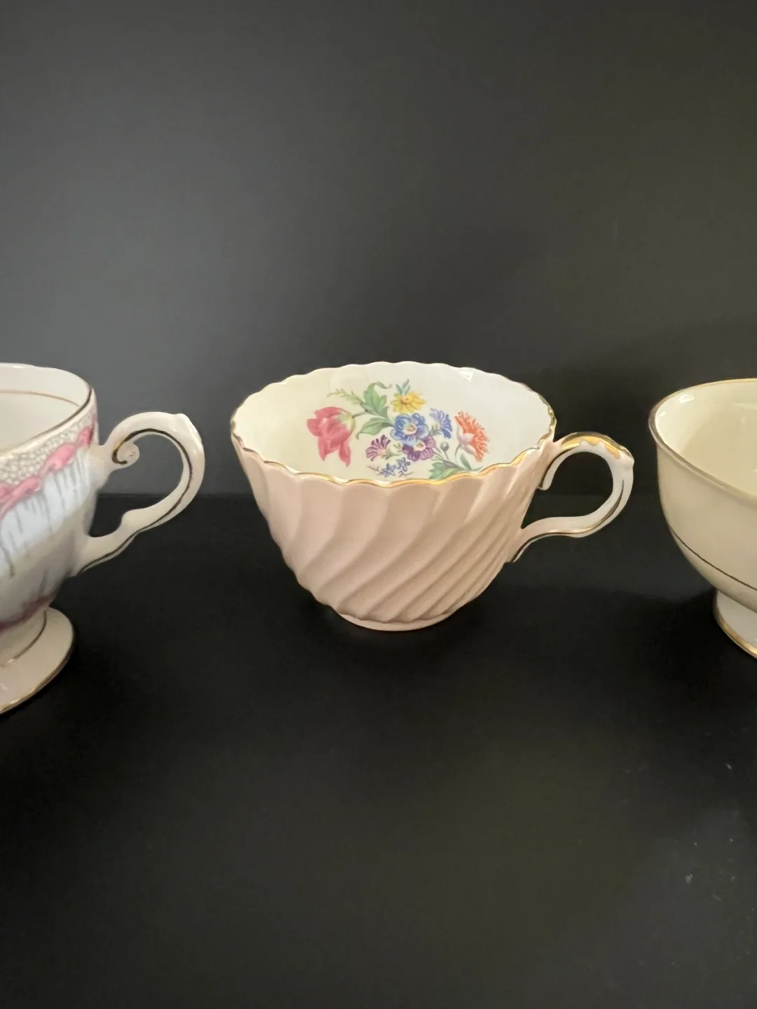 Set of 3 Vintage Tea Cups image indicator(5)
