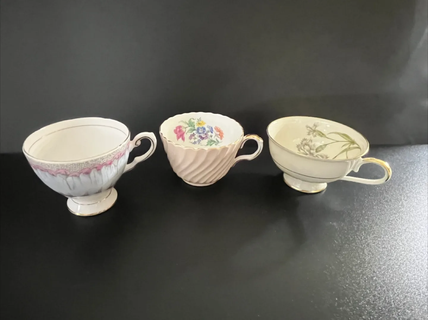 Set of 3 Vintage Tea Cups image indicator(3)