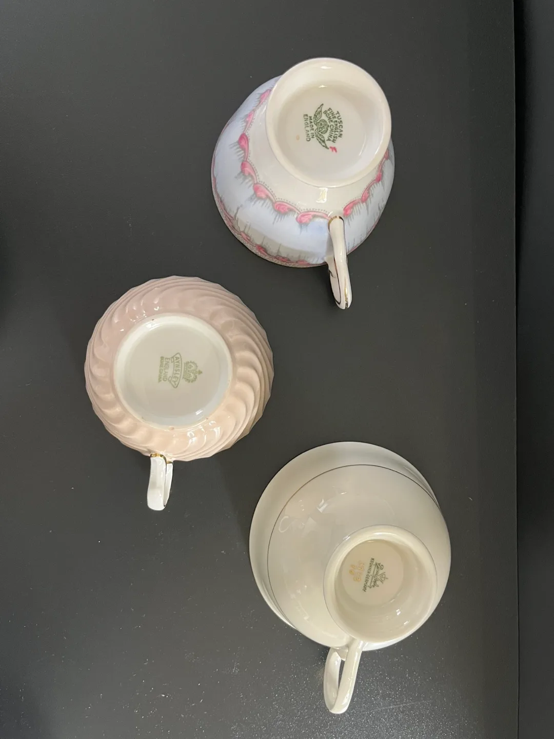 Set of 3 Vintage Tea Cups image indicator(7)
