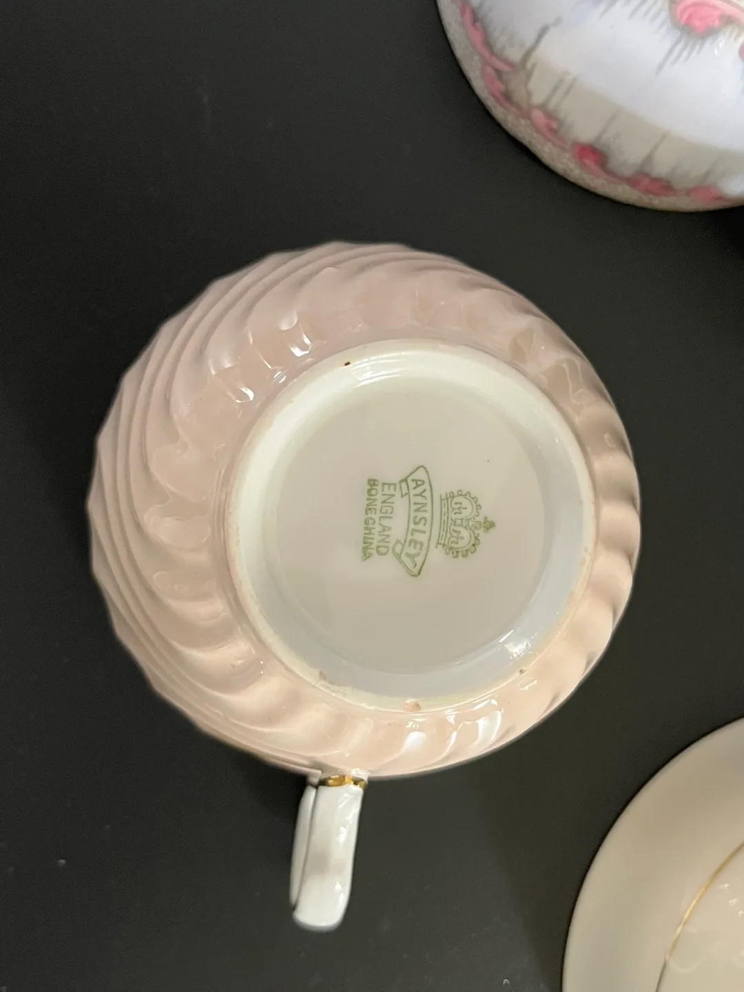 Set of 3 Vintage Tea Cups image indicator(9)