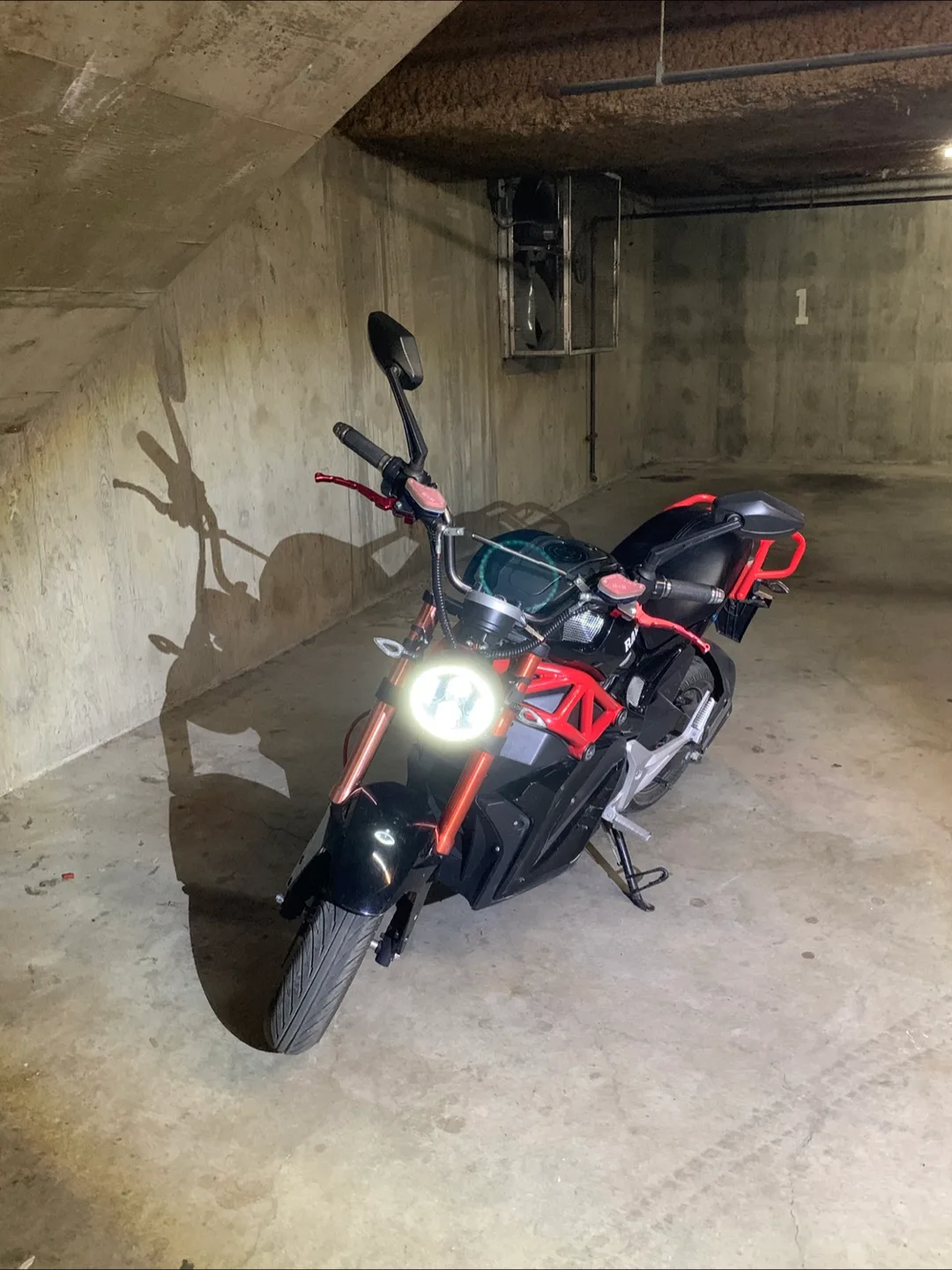 Rawatron Electric Motorcycle - 899.7 km image indicator(3)