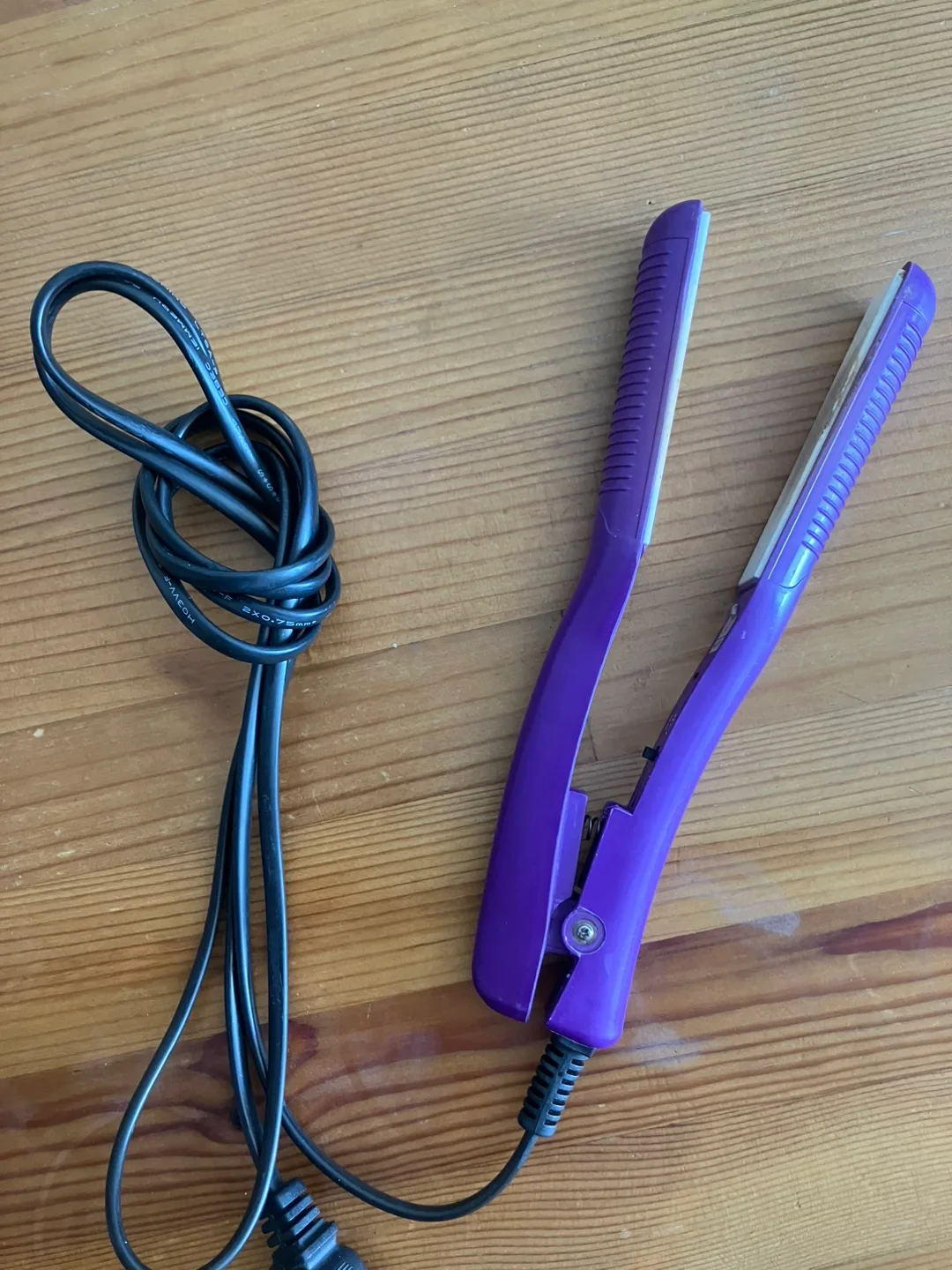 Purple Hair Straightener thumbnail