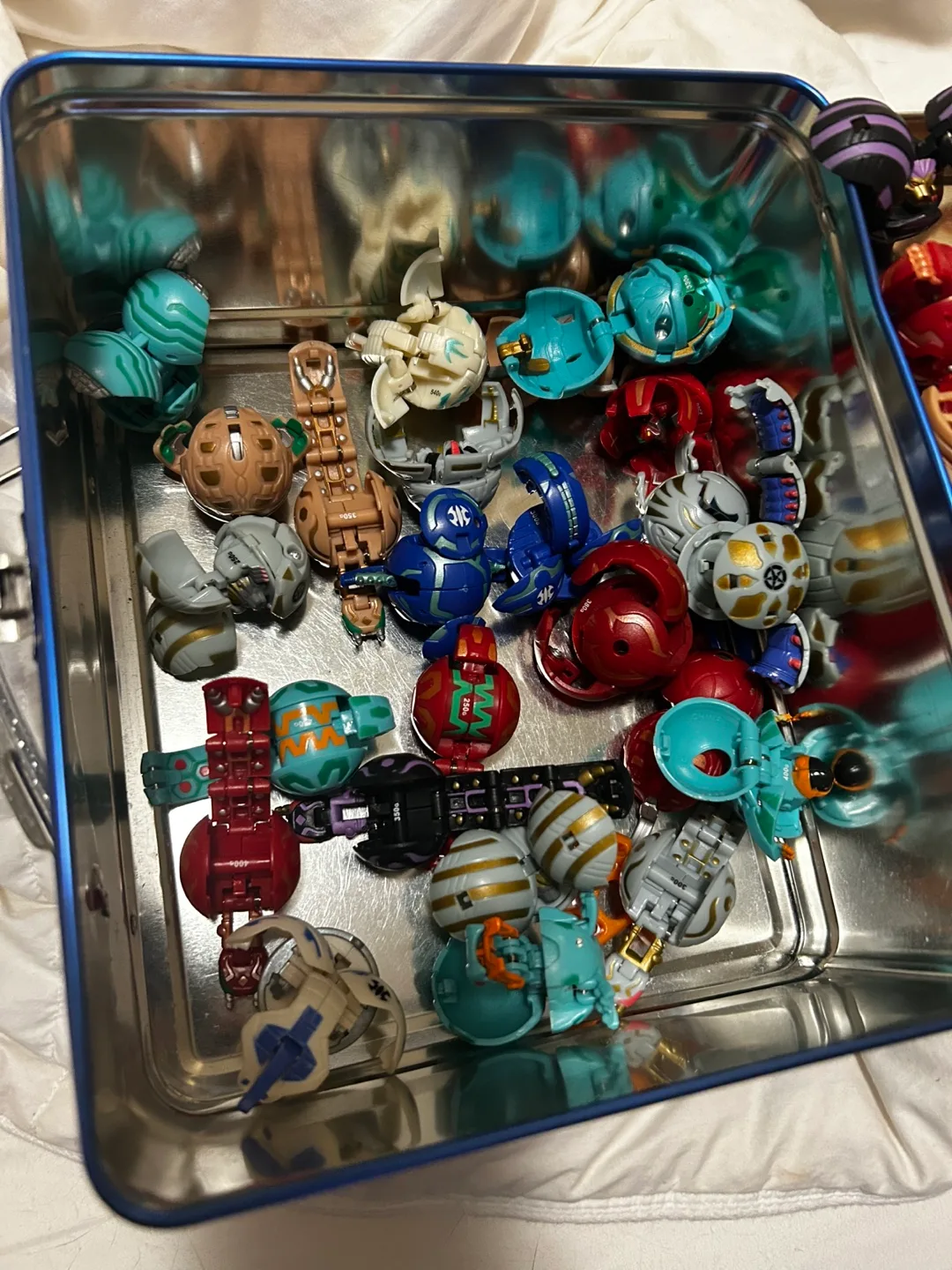 Bakugan Lot – 44 Figures + 21 Cards (Gen 1) image indicator(4)