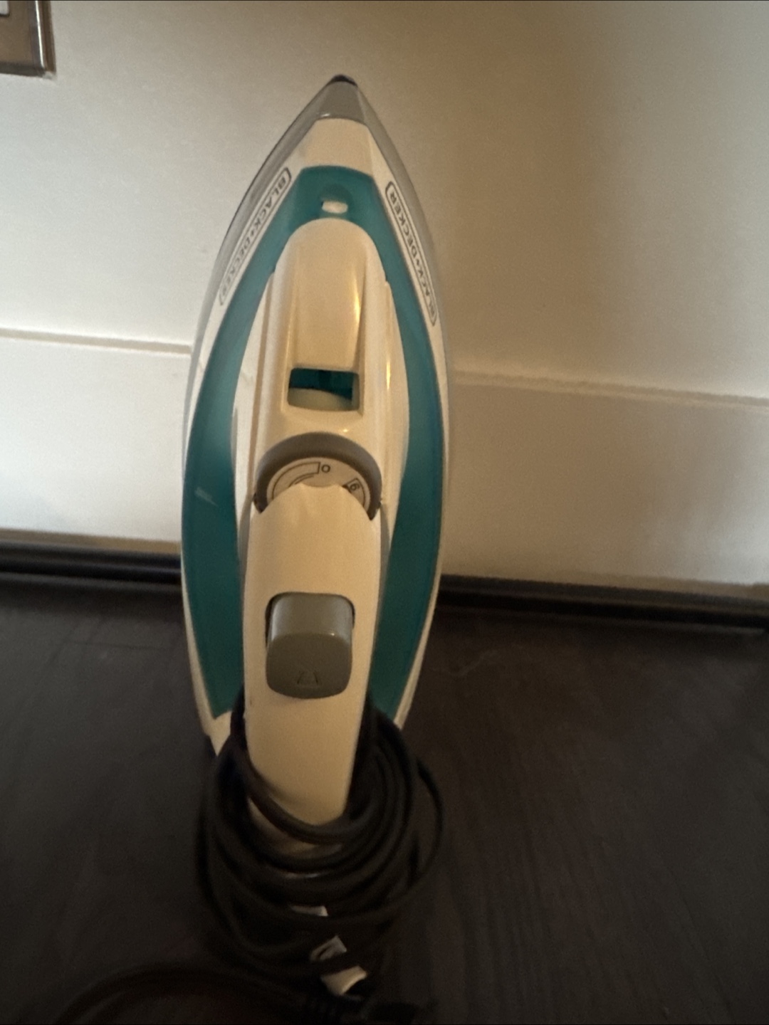 BLACK+DECKER Lightweight Steam Iron, Teal - photo 2