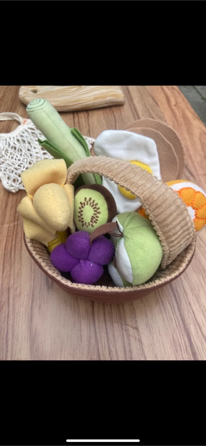 Plush Play Food Vegetable Basket image indicator(3)