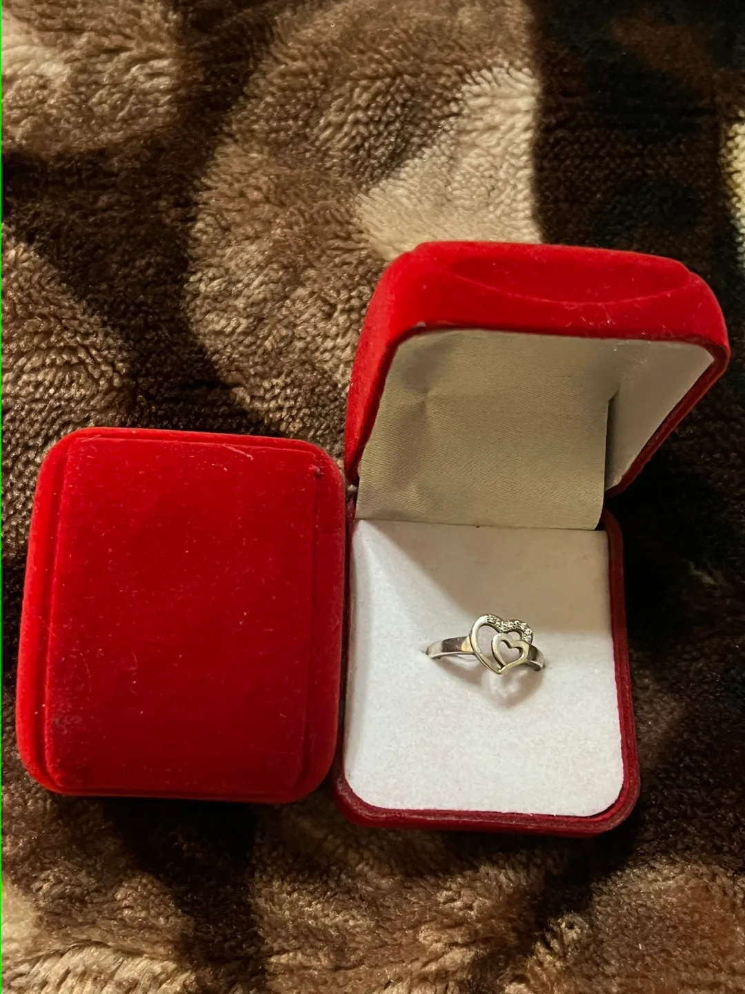 Diamond Ring with Red Box image indicator(2)