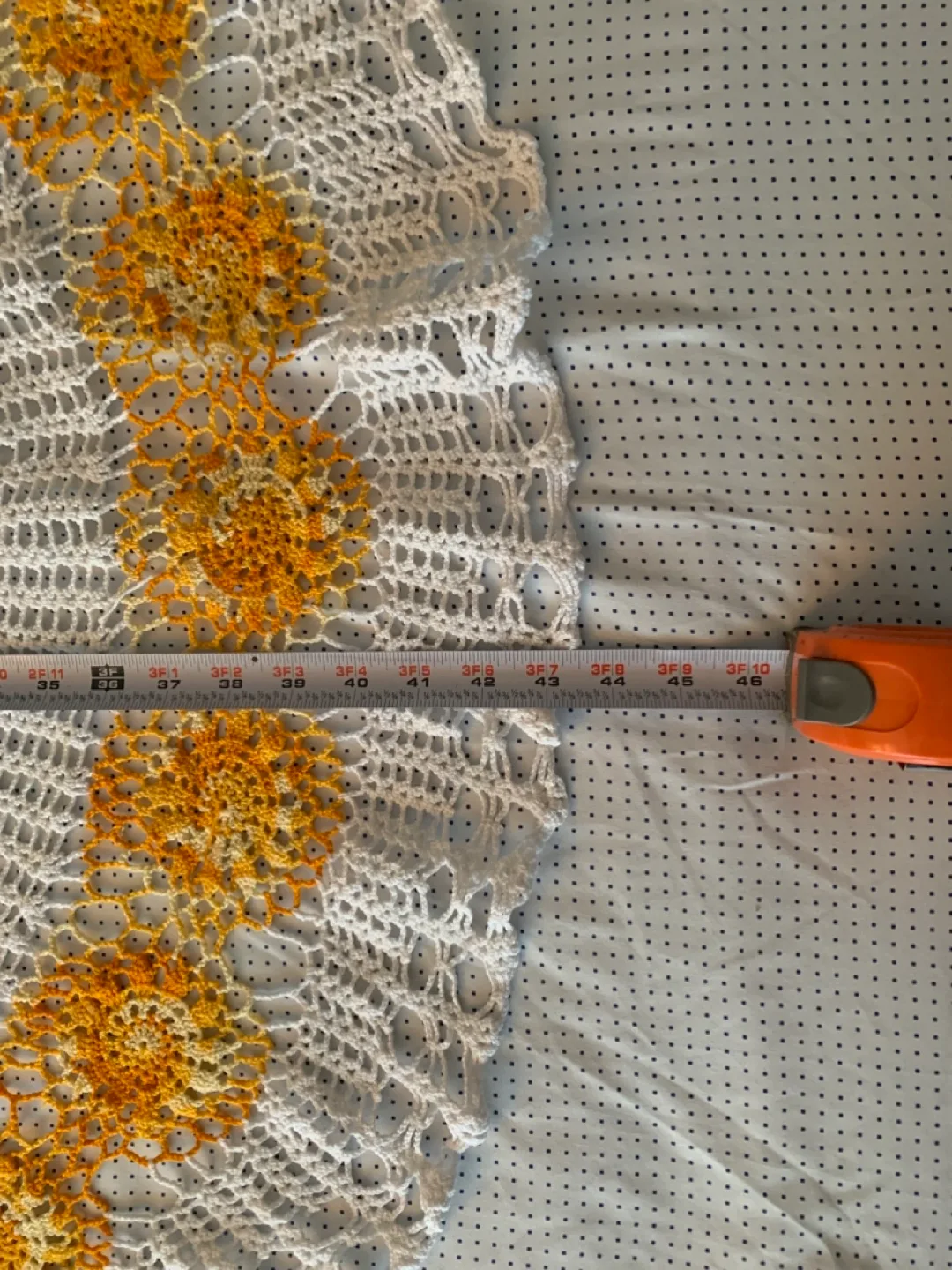 Handmade Crochet Tablecloth- White & Yellow 🇨🇦 image indicator(2)