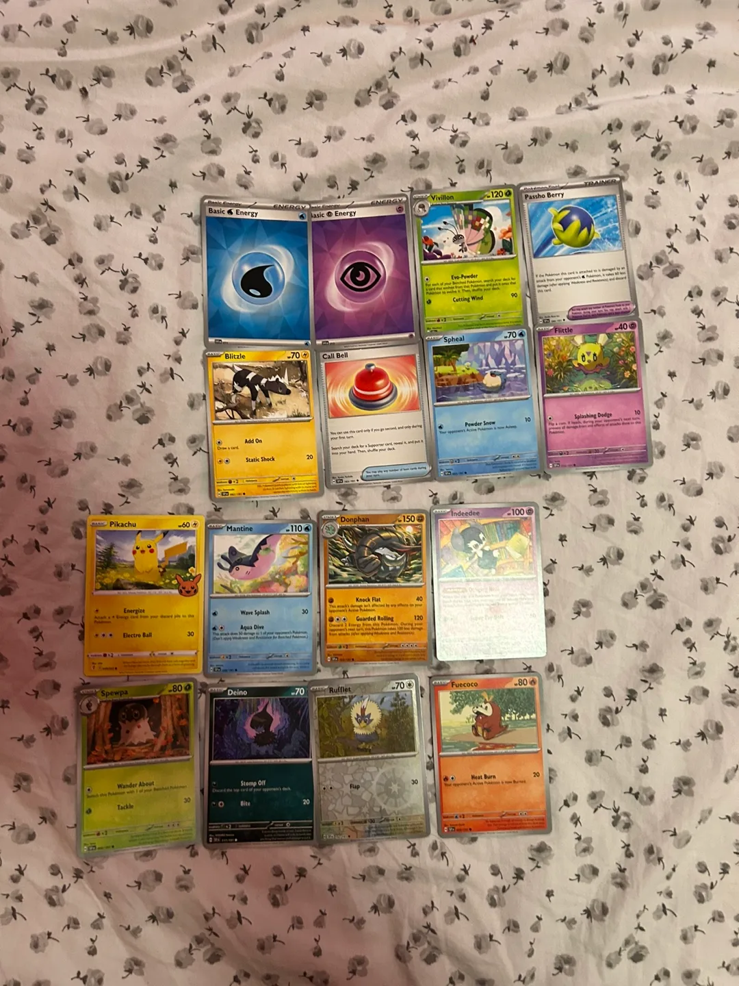 Pokemon Trading Cards - Assorted image indicator(4)