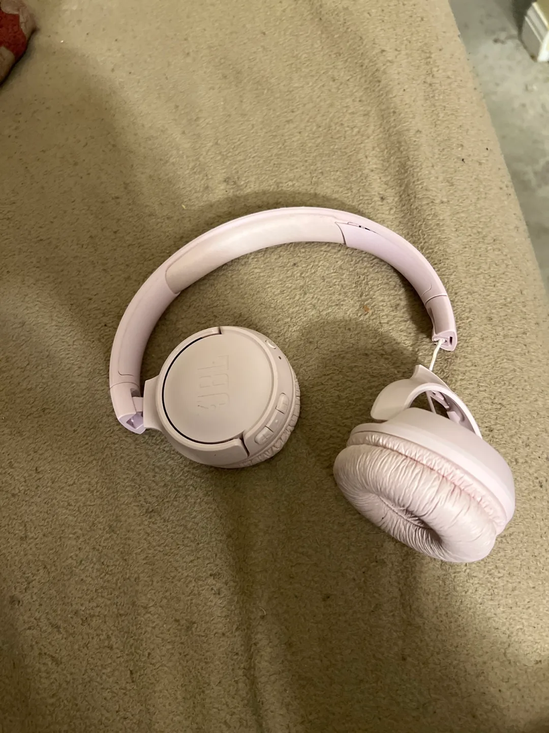 JBL Headphones - Lilac thumbnail