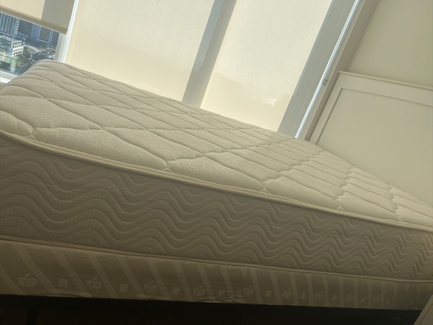 Doubles Bed frame + mattress base + Beautyrest Mattress - photo 4