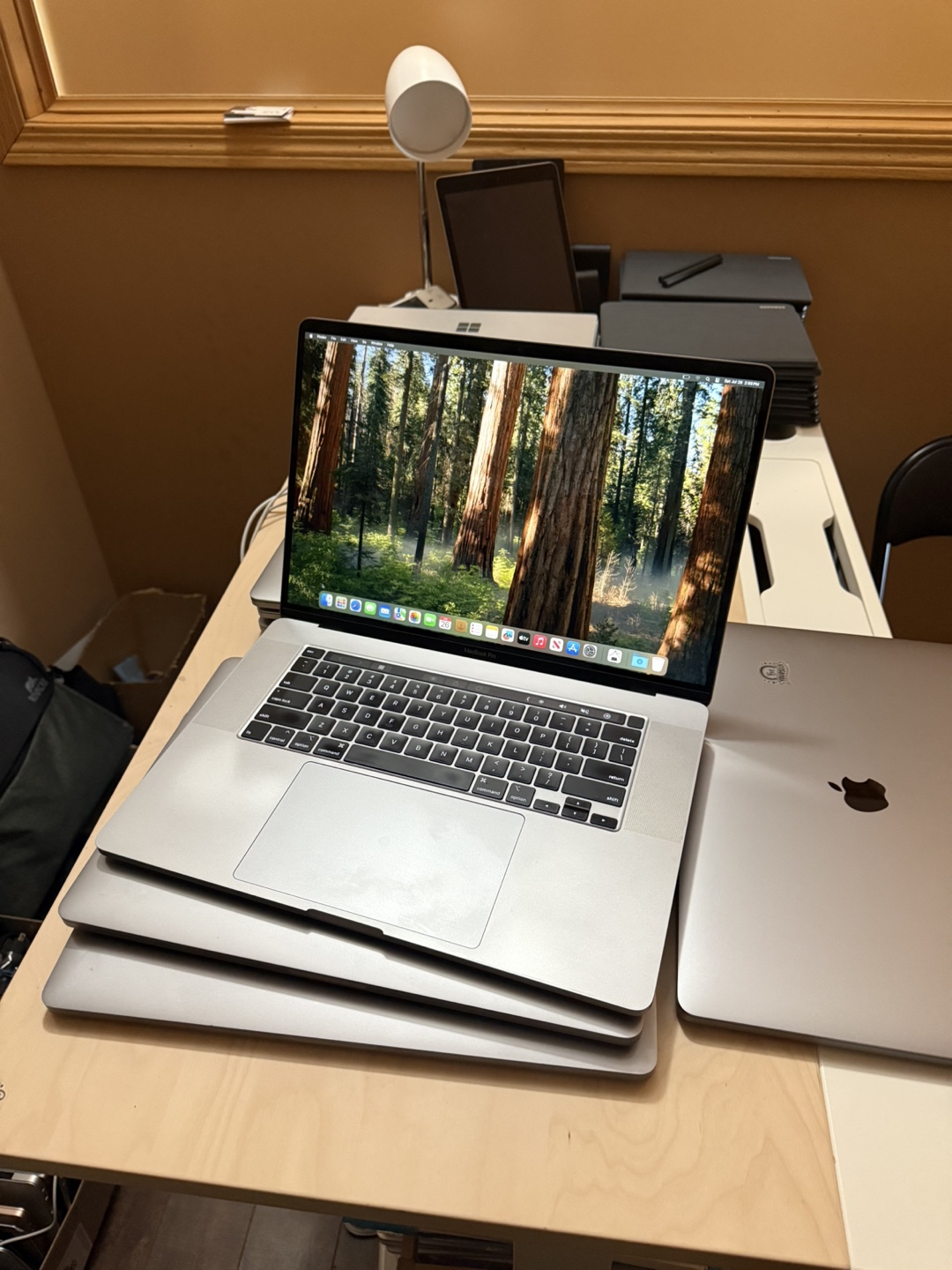 Macbook Pro 2019  Touch Bar Core i7, 4 gb GPU