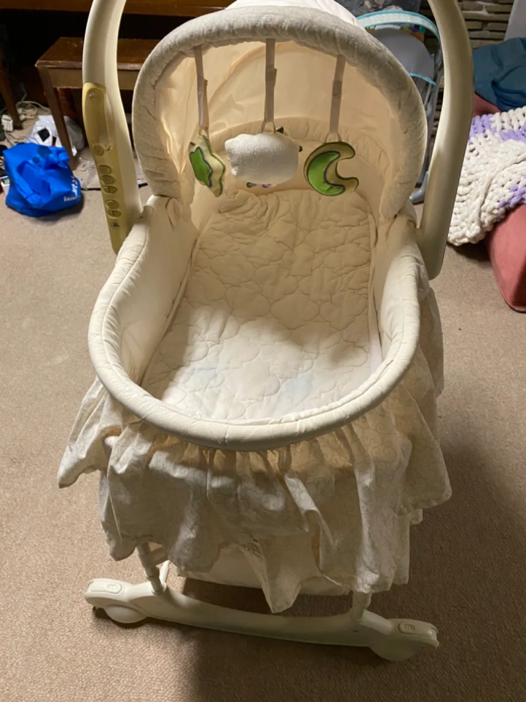 Fisher-Price Soothing Motions Bassinet - Excellent Condition thumbnail