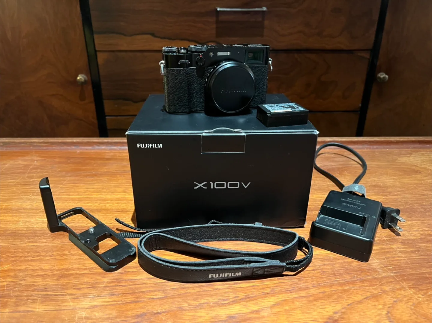 Fujifilm X100V Digital Camera - Black image indicator(2)