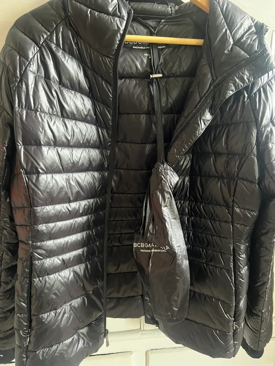 BCBGMAXAZRIA Packable Premium Down Jacket - Size M image indicator(3)