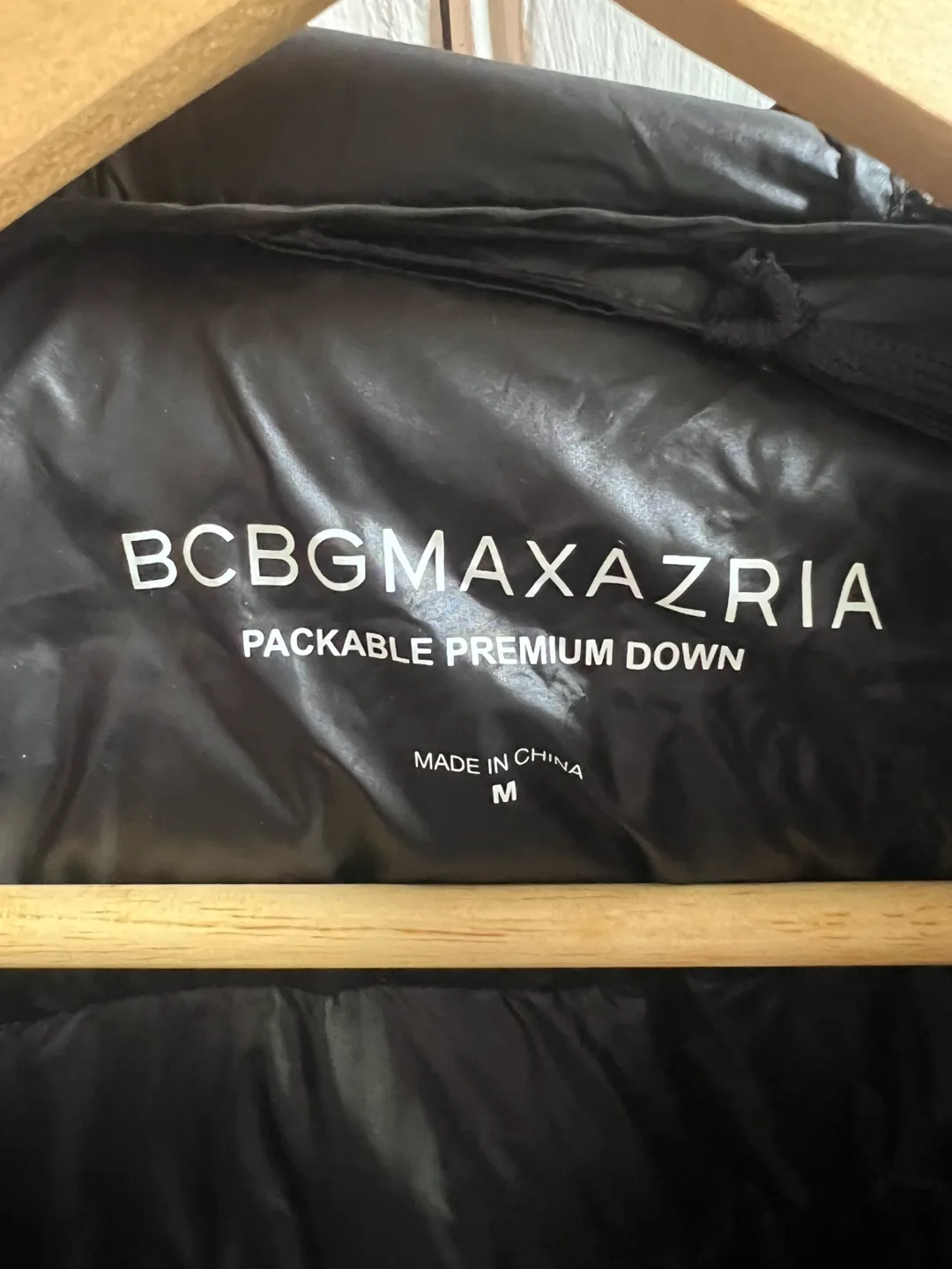 BCBGMAXAZRIA Packable Premium Down Jacket - Size M image indicator(5)