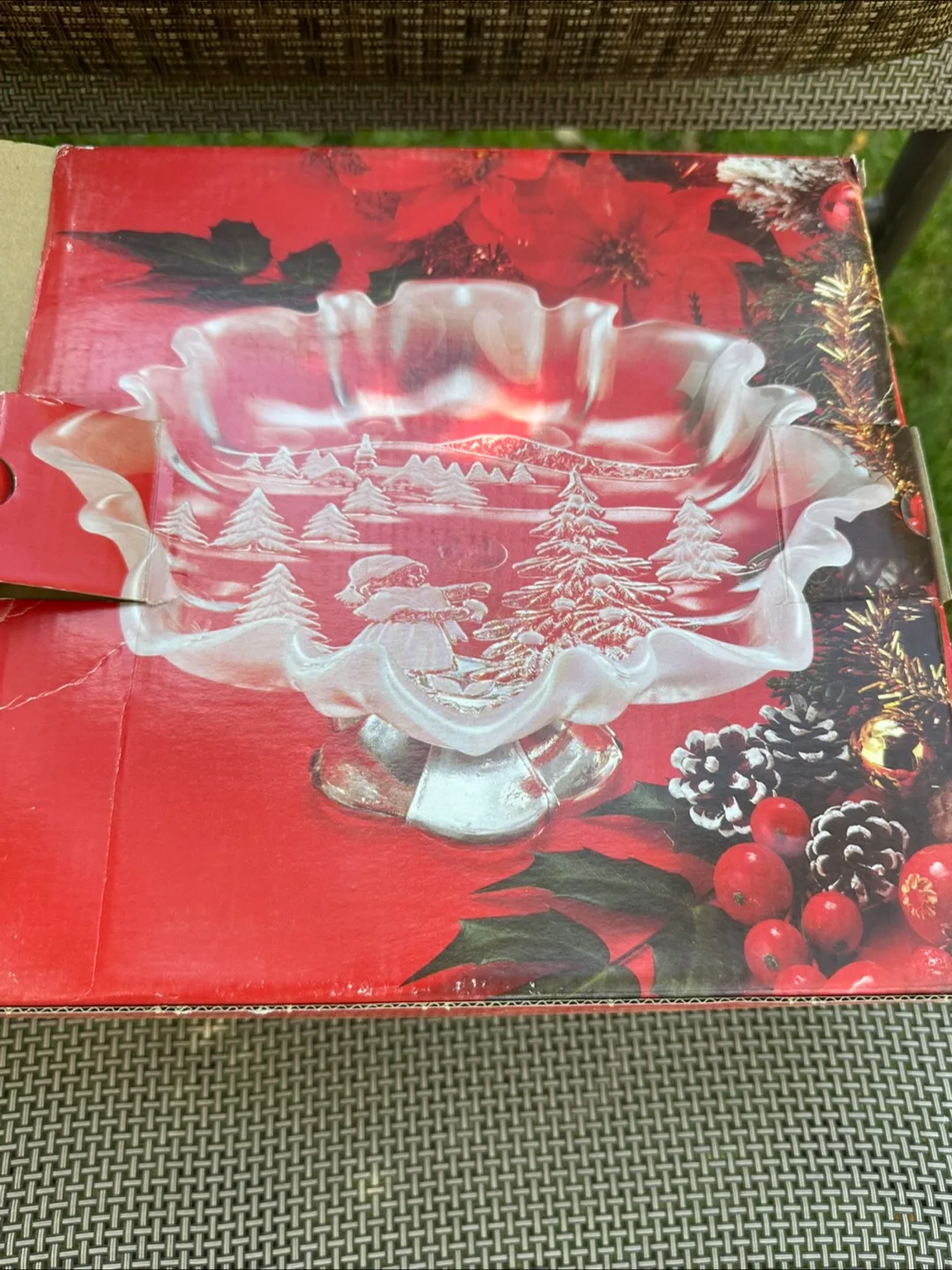 Mikasa Christmas Story Footed Bon Bon Dish image indicator(3)