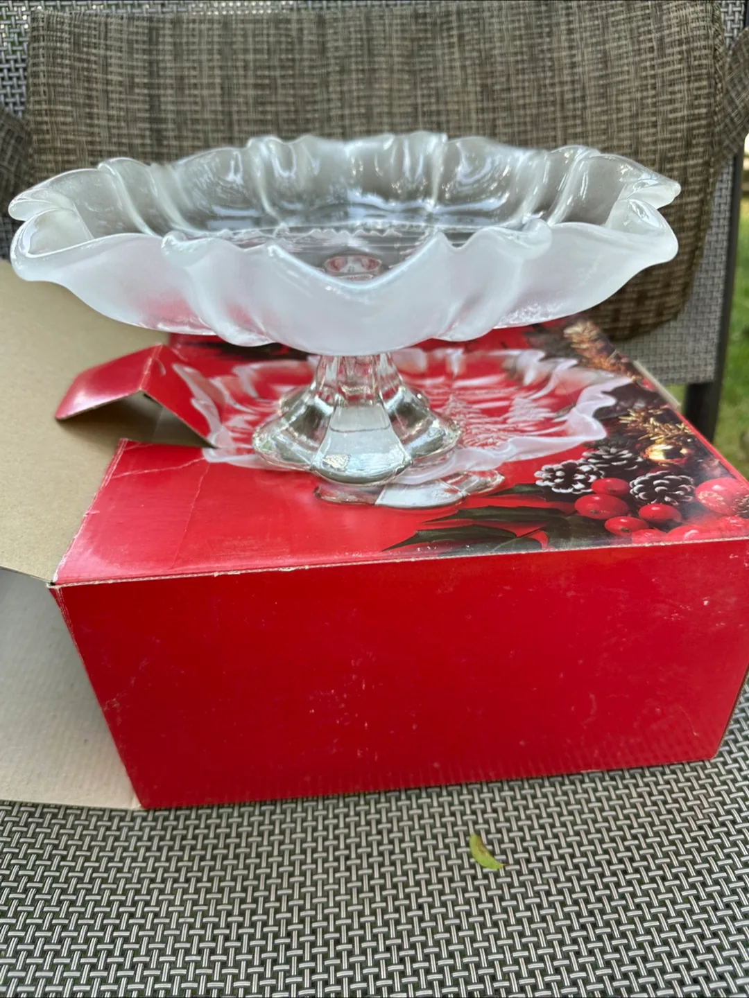 Mikasa Christmas Story Footed Bon Bon Dish image indicator(2)