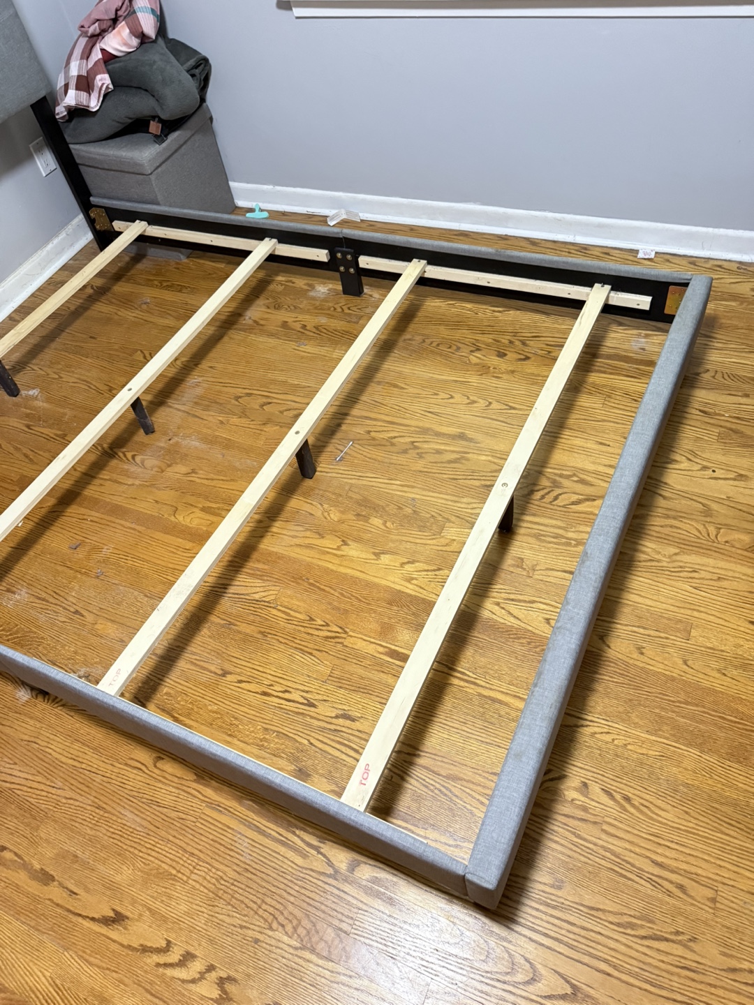 Upholstered Platform Bed Frame - Grey queen size - photo 5