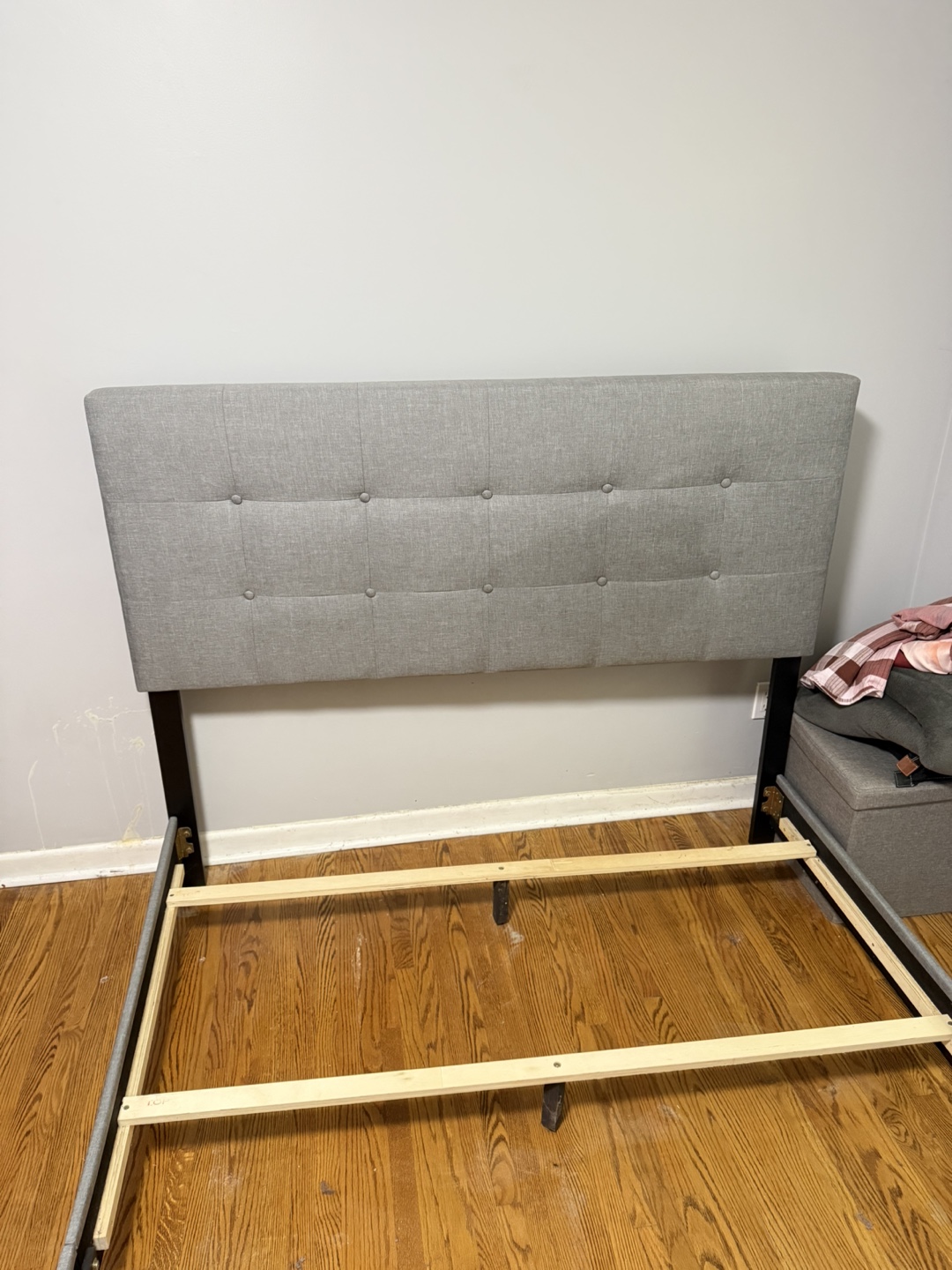 Upholstered Platform Bed Frame - Grey queen size - photo 3