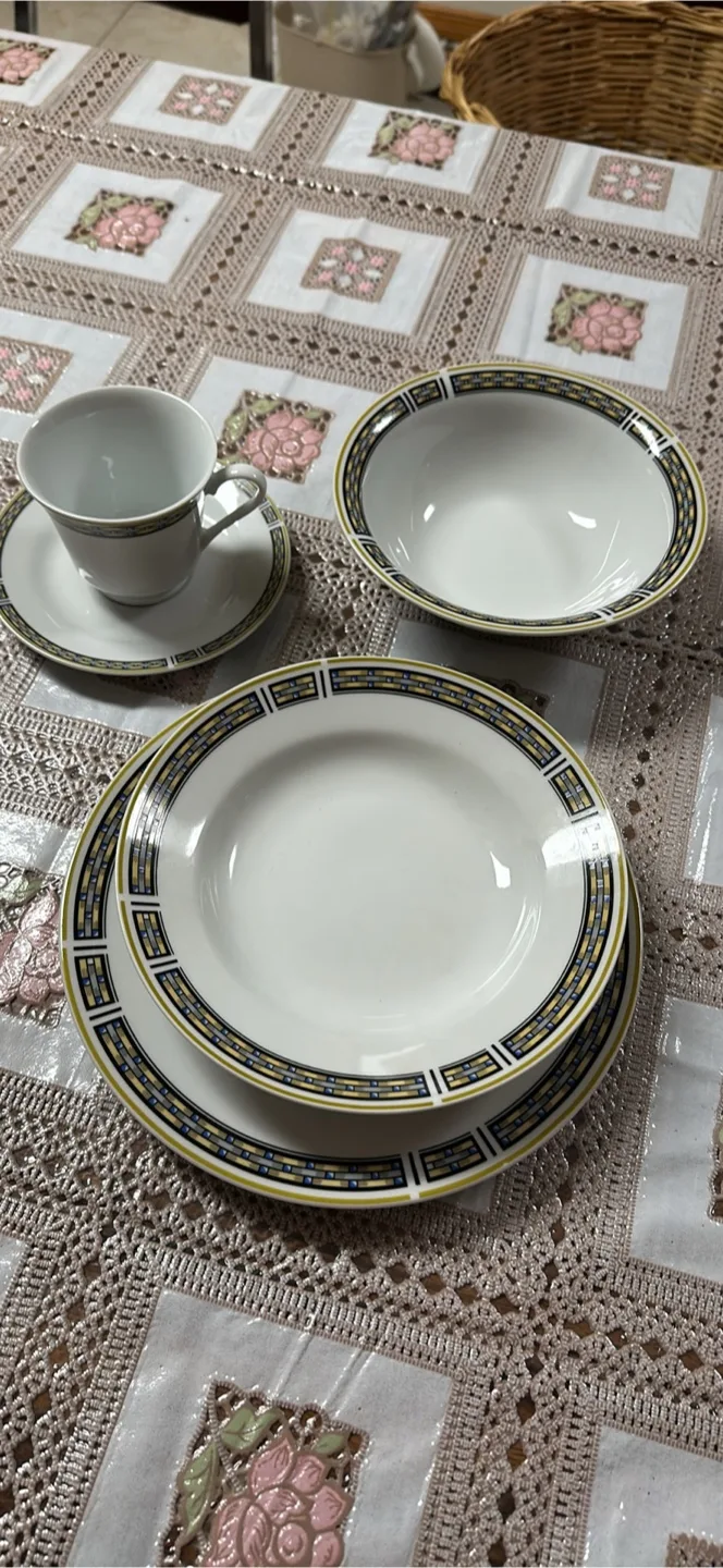 Elegant White Dinnerware Set-60 pieces thumbnail