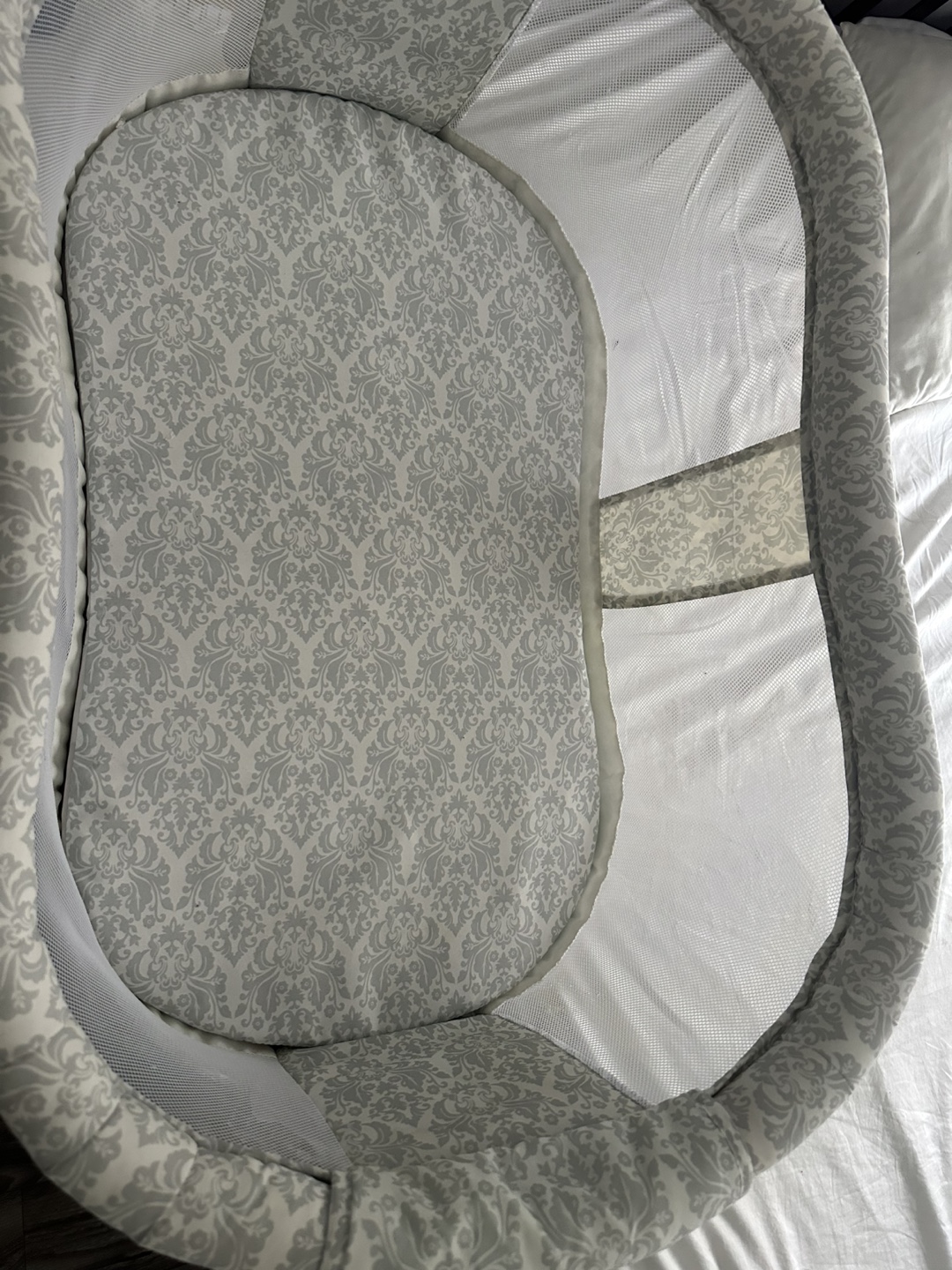 Halo Bassinest Swivel Sleeper - Excellent Condition