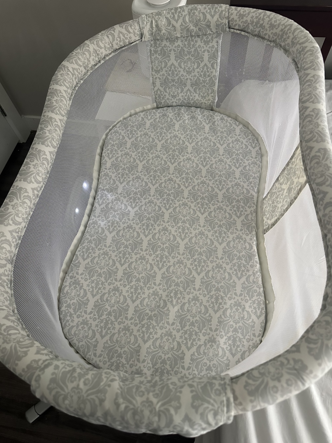 Halo Bassinest Swivel Sleeper - Excellent Condition - photo 3