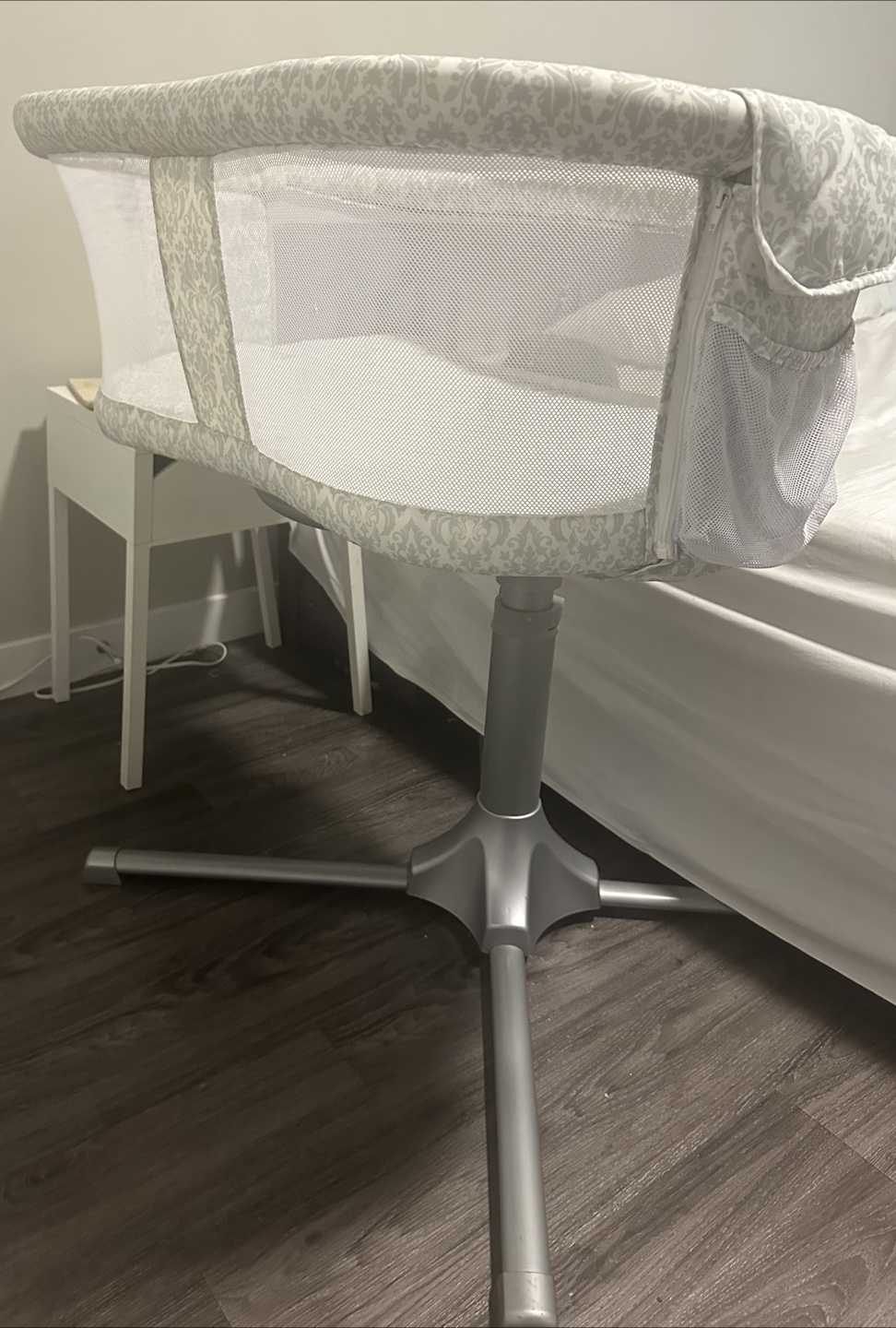 Halo Bassinest Swivel Sleeper - Excellent Condition - photo 5