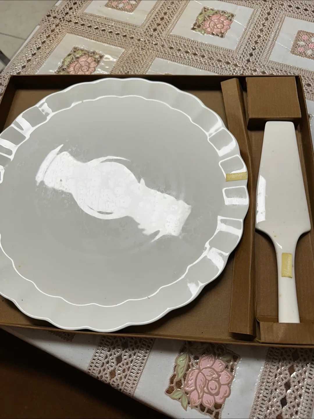 Heritage Cake Plate & Server Set thumbnail