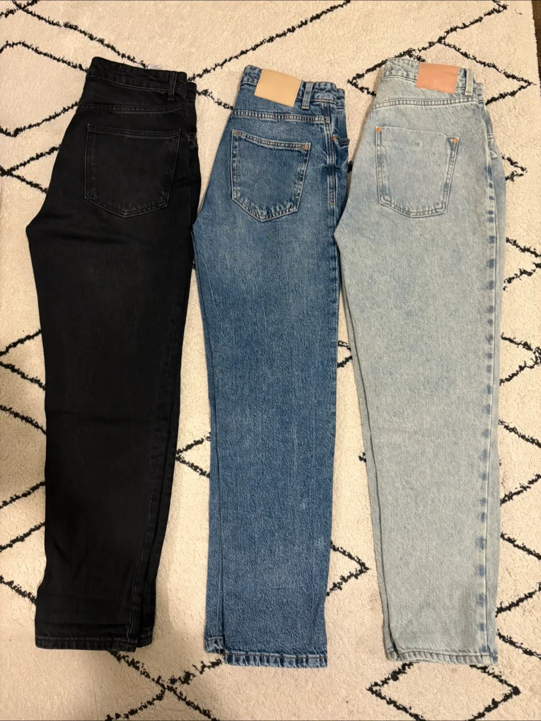 Zara high waisted mom jeans (size 4) thumbnail