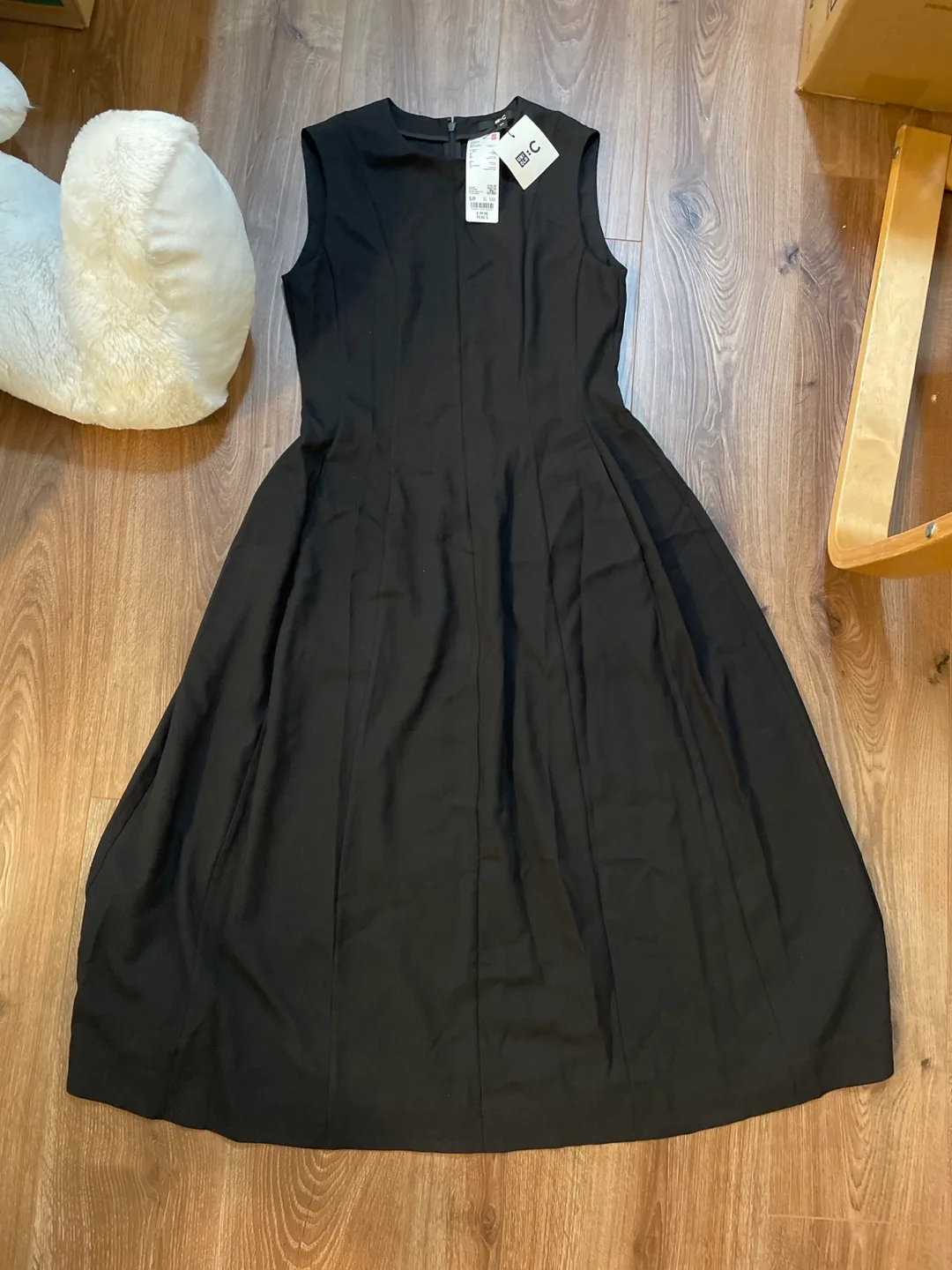 New Uniqlo Sleeveless Black Dress Size S thumbnail