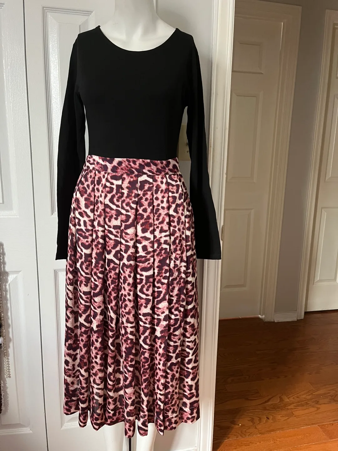 The Drop Leopard Print Pleated Midi Skirt - XL image indicator(4)