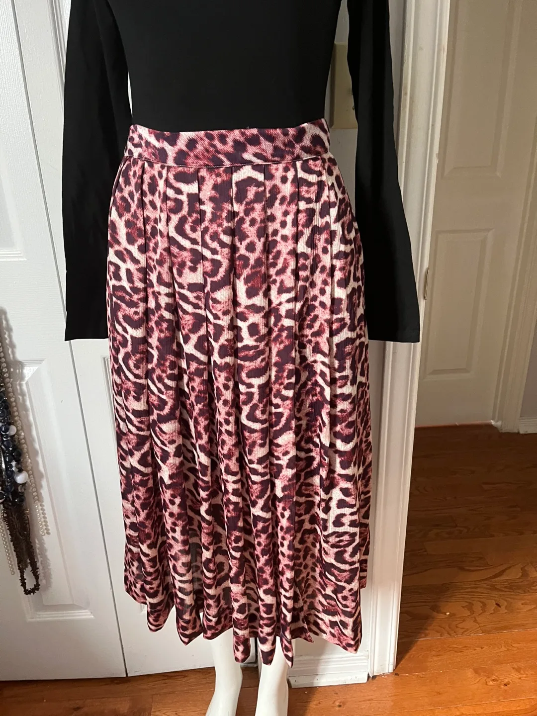 The Drop Leopard Print Pleated Midi Skirt - XL image indicator(2)
