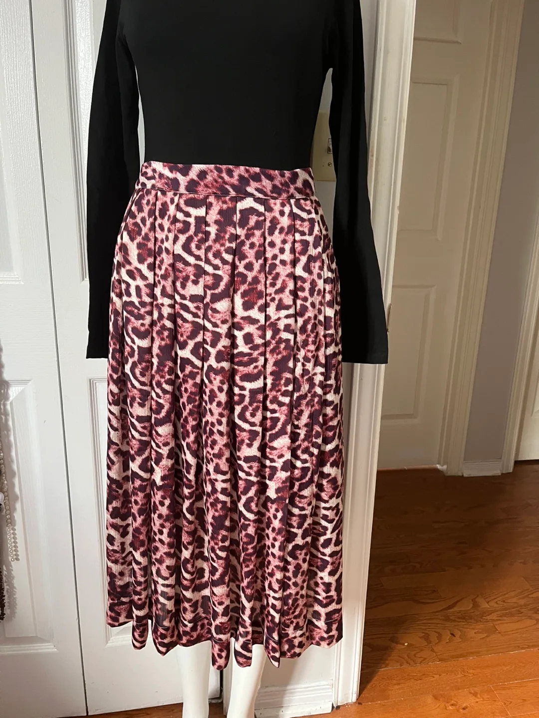 The Drop Leopard Print Pleated Midi Skirt - XL image indicator(3)