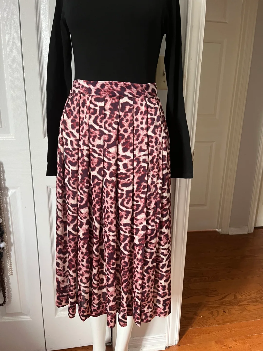 The Drop Leopard Print Pleated Midi Skirt - XL image indicator(6)