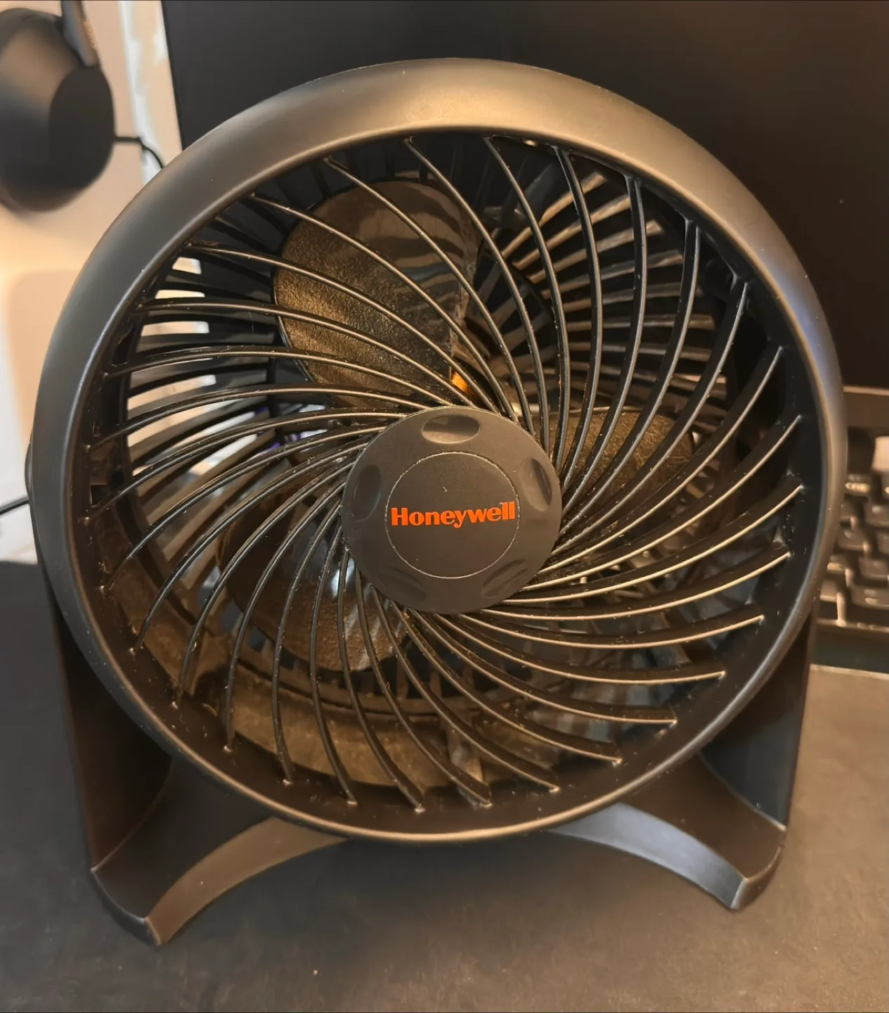 Honeywell Table Fan - Black thumbnail